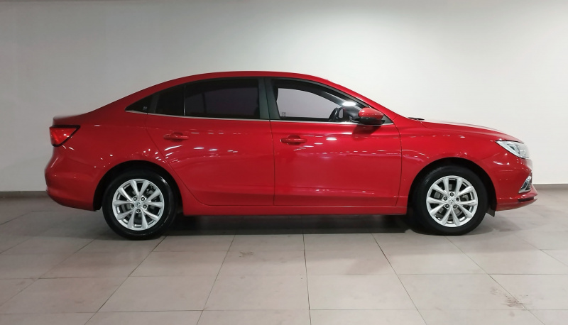 MG MG5 4 pts. Excite, 1.5l, AT, VE, piel, RA-16 2024