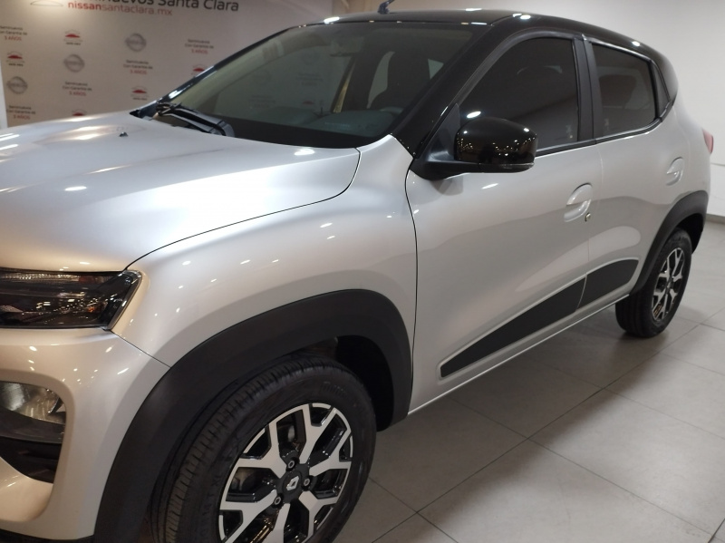 Renault Kwid 5 pts. HB Bitono, TM5, a/ac., pantalla touch 8 2025