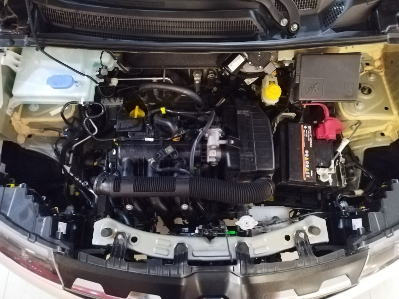 Renault Kwid 5 pts. HB Bitono, TM5, a/ac., pantalla touch 8 2025