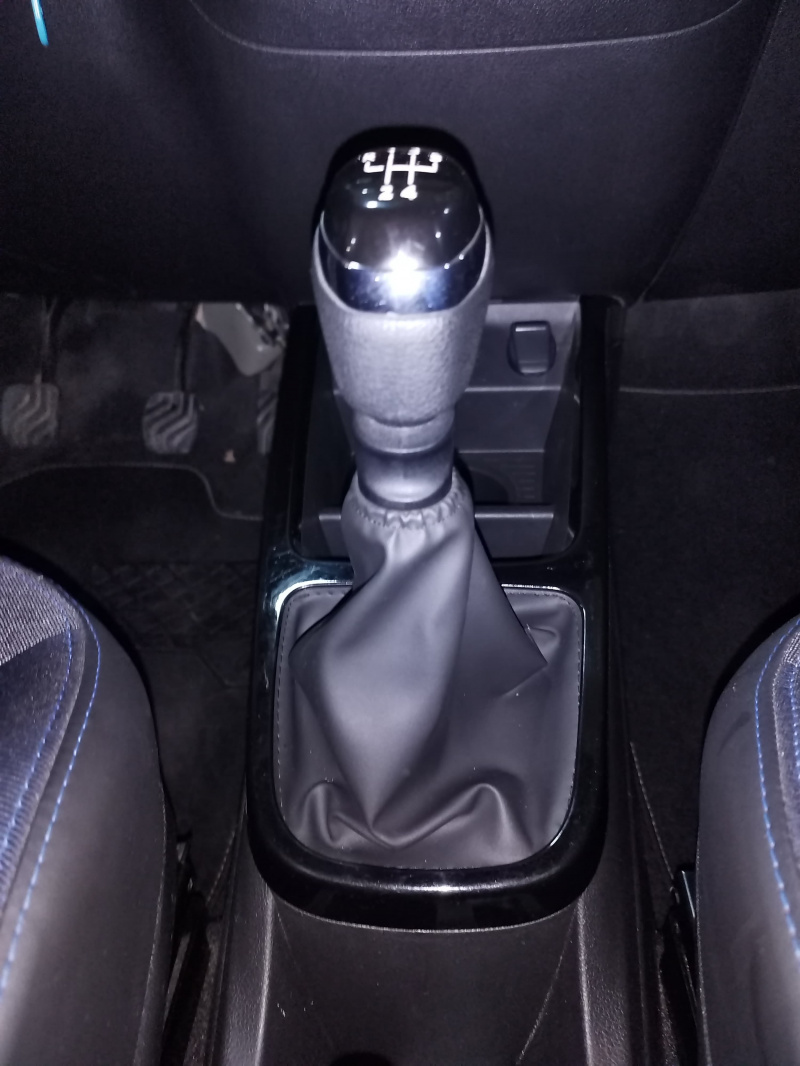 Renault Kwid 5 pts. HB Bitono, TM5, a/ac., pantalla touch 8 2025