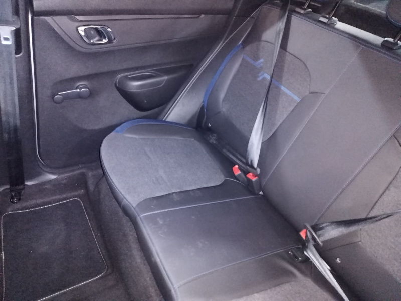 Renault Kwid 5 pts. HB Bitono, TM5, a/ac., pantalla touch 8 2025