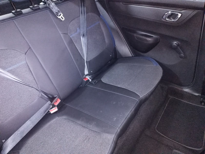 Renault Kwid 5 pts. HB Bitono, TM5, a/ac., pantalla touch 8 2025