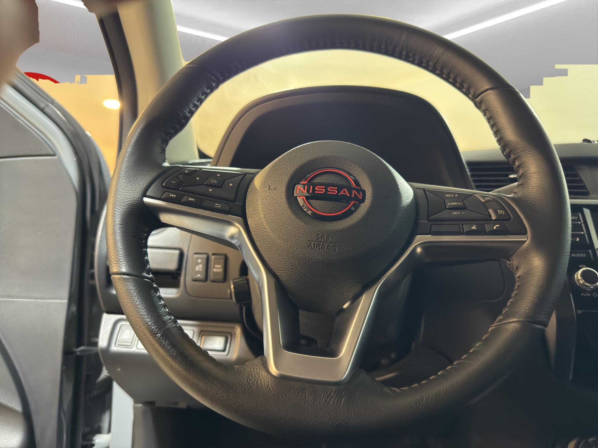 Nissan Comerciales Frontier y NP 300 Frontier Pick-Up 4 pts. Frontier Pro 4x, Doble Cab., L4, 2.5l, TA, a/ac., piel, RA-18, 4x4 2024