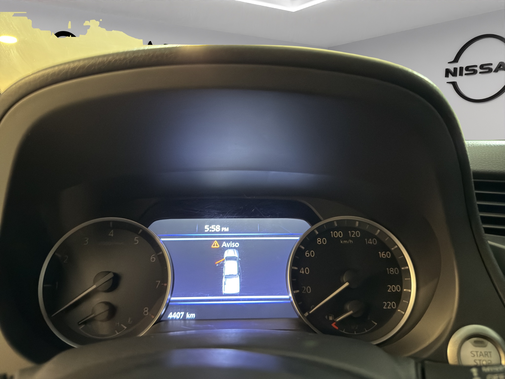 Nissan Comerciales Frontier y NP 300 Frontier Pick-Up 4 pts. Frontier Pro 4x, Doble Cab., L4, 2.5l, TA, a/ac., piel, RA-18, 4x4 2024