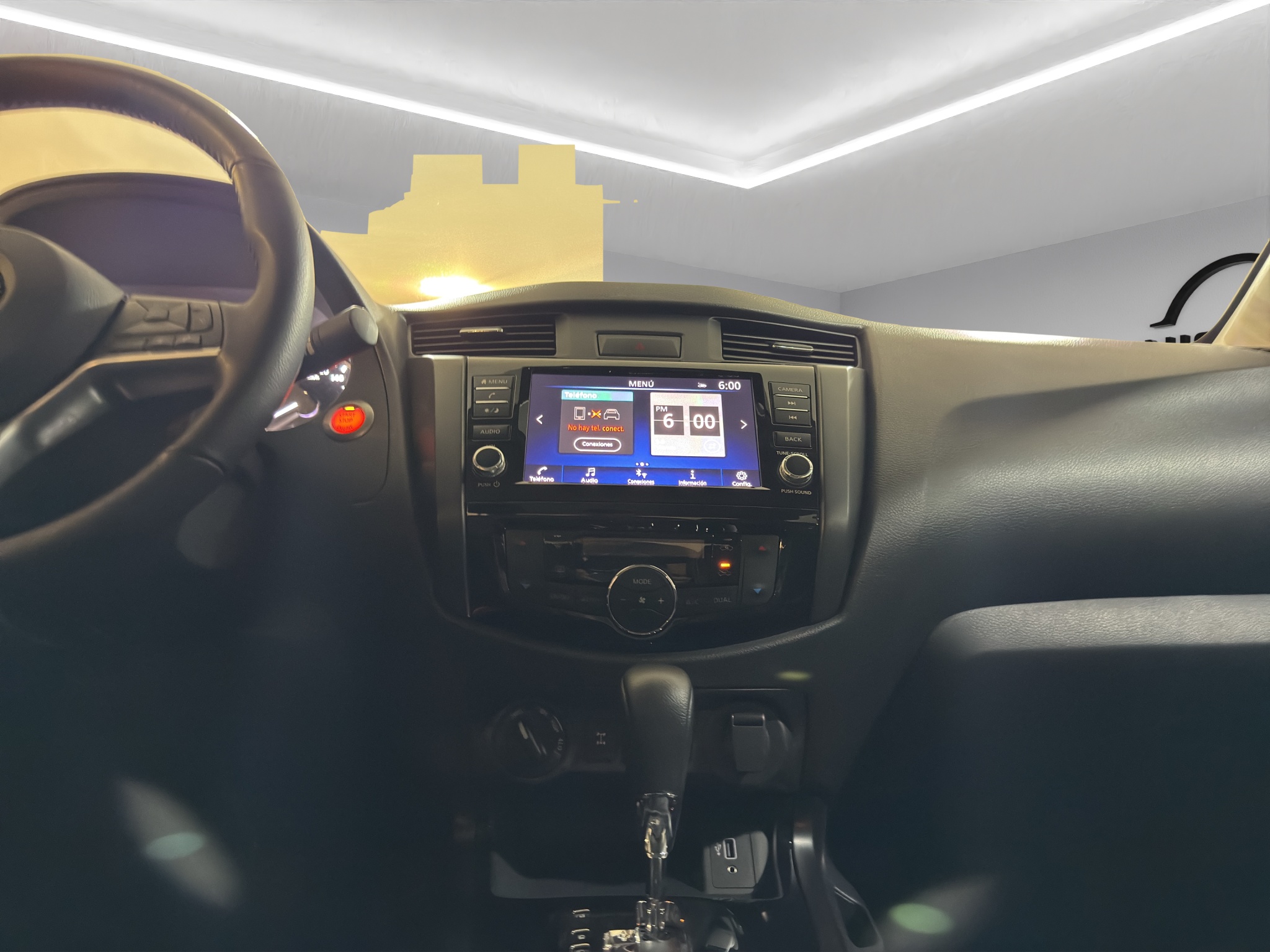 Nissan Comerciales Frontier y NP 300 Frontier Pick-Up 4 pts. Frontier Pro 4x, Doble Cab., L4, 2.5l, TA, a/ac., piel, RA-18, 4x4 2024