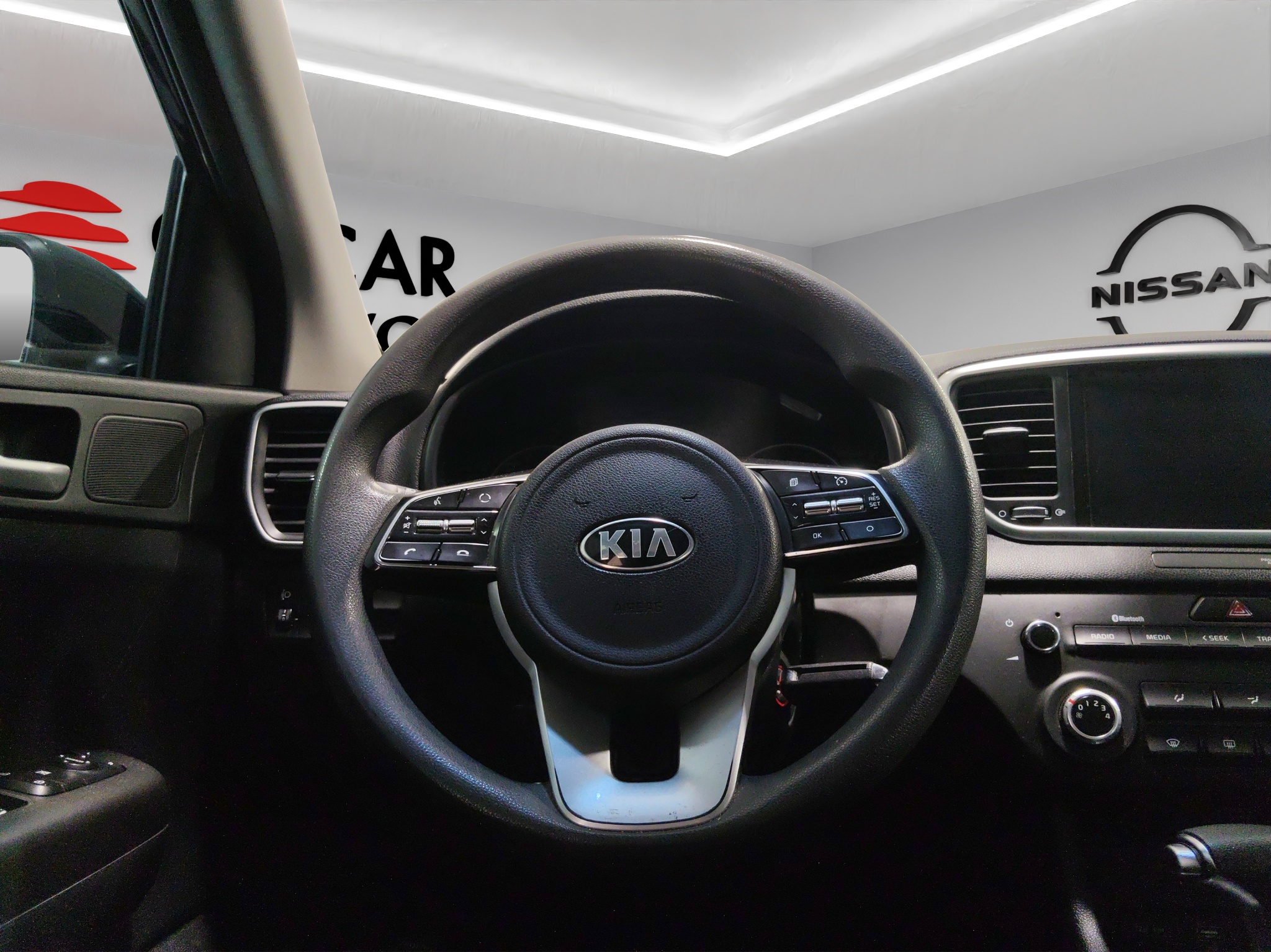 KIA Sportage  5 pts. LX, TA, a/ac., RA-17 (línea anterior) 2022