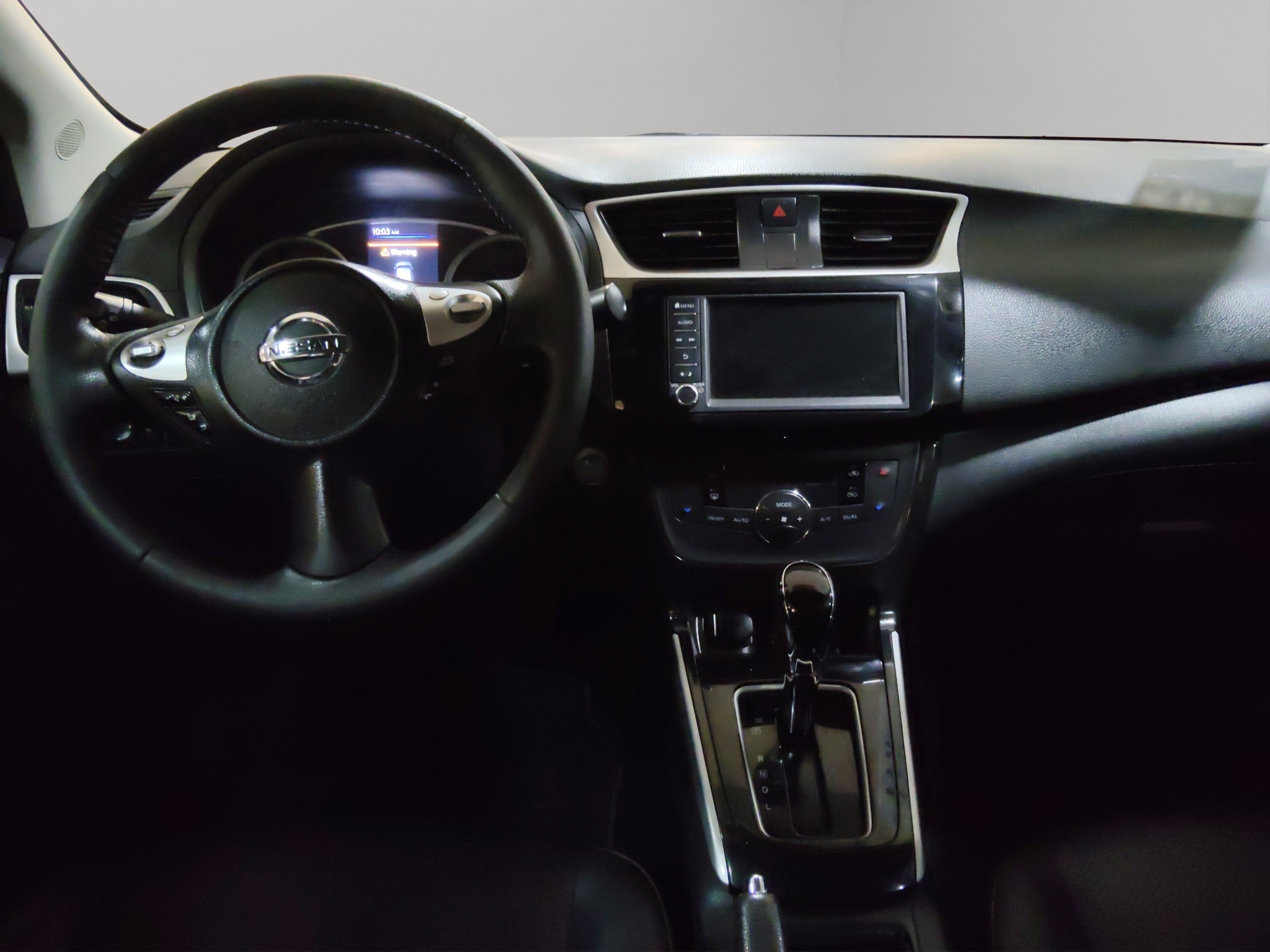 Nissan Sentra 4 pts. Exclusive, TA, a/ac. Aut., piel, QC, GPS, f. led, RA-17 (línea anterior) 2019