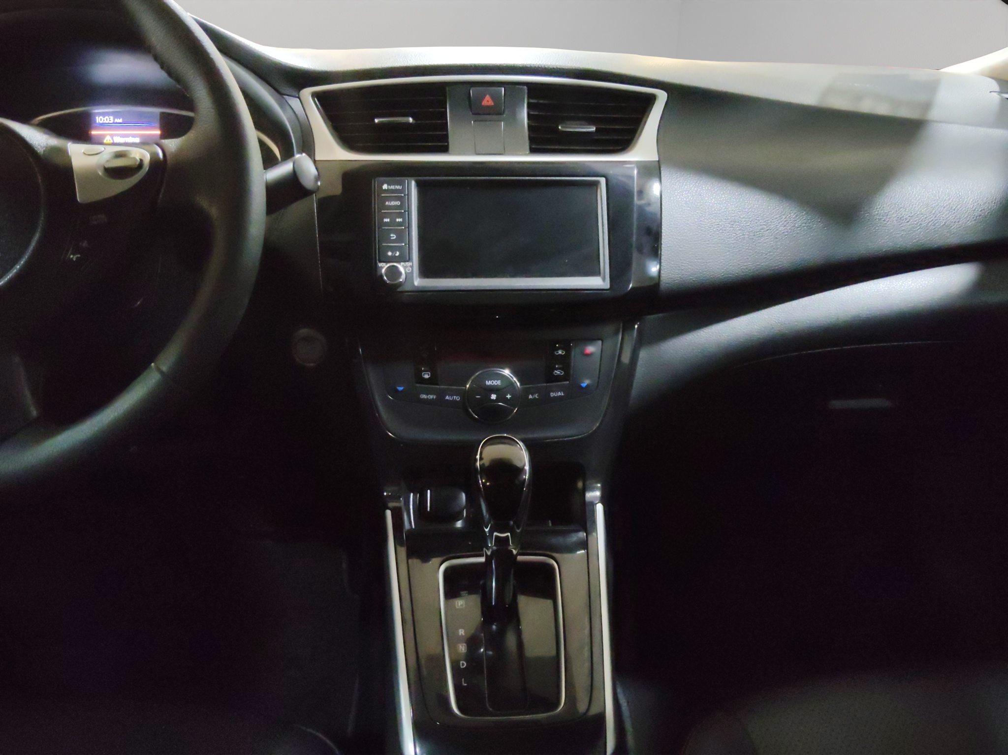 Nissan Sentra 4 pts. Exclusive, TA, a/ac. Aut., piel, QC, GPS, f. led, RA-17 (línea anterior) 2019