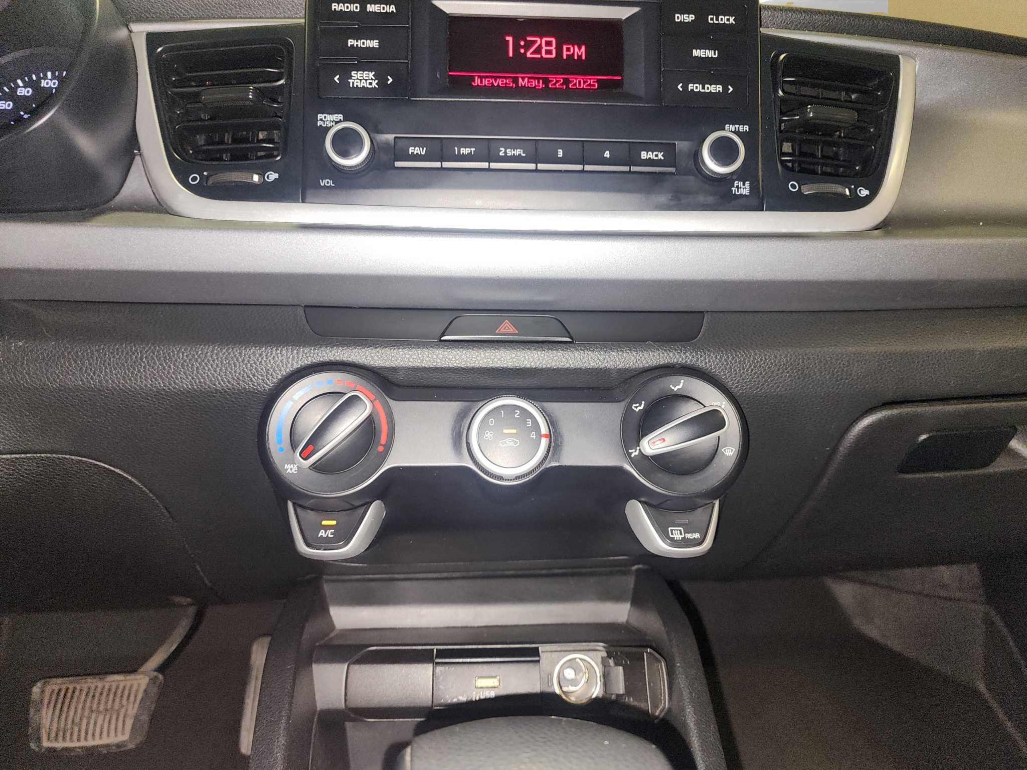 KIA Rio 4 pts. L, AT6, VE del., R-15 2021