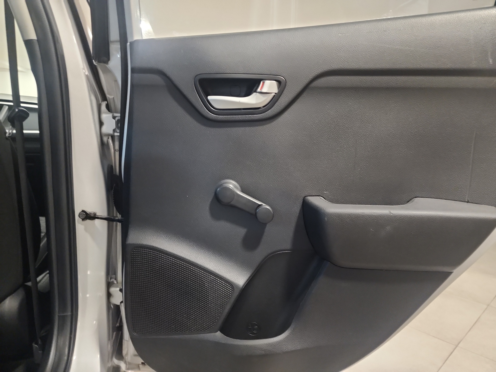 KIA Rio 4 pts. L, AT6, VE del., R-15 2021