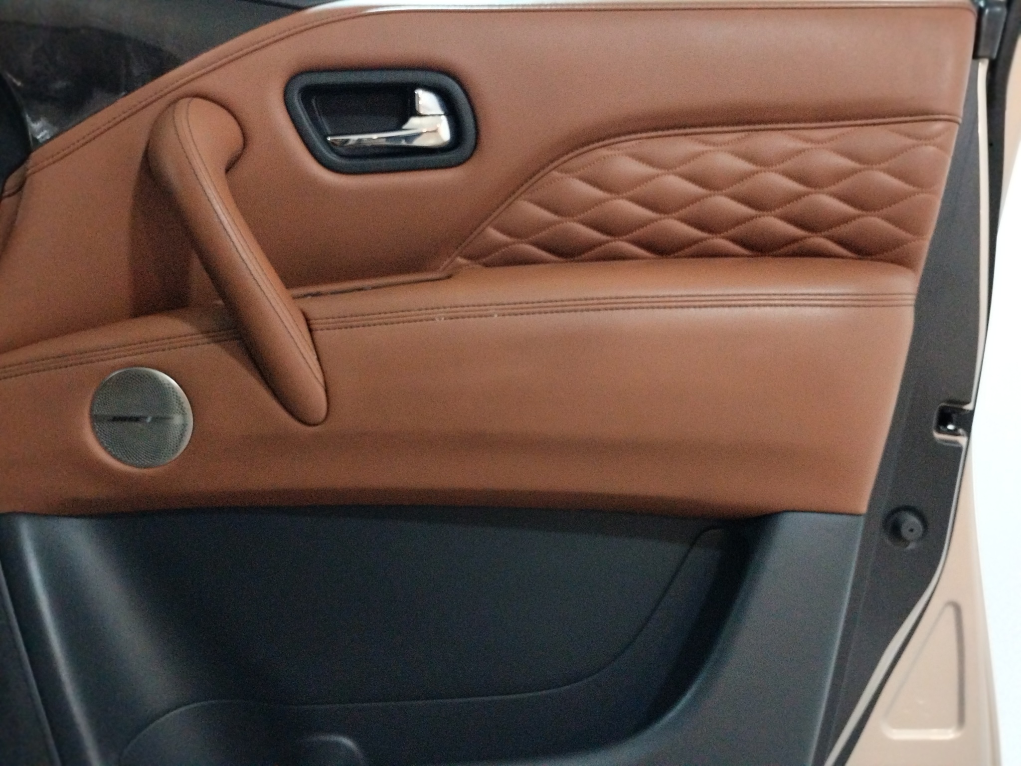 Infiniti QX80 VUD 4x4 5 pts. Sensory Plus, V8, TA, piel perforada, QC, DVD, s. Bose, f. led, 7 y 8 pas., RA-22 (línea anterior) 2020