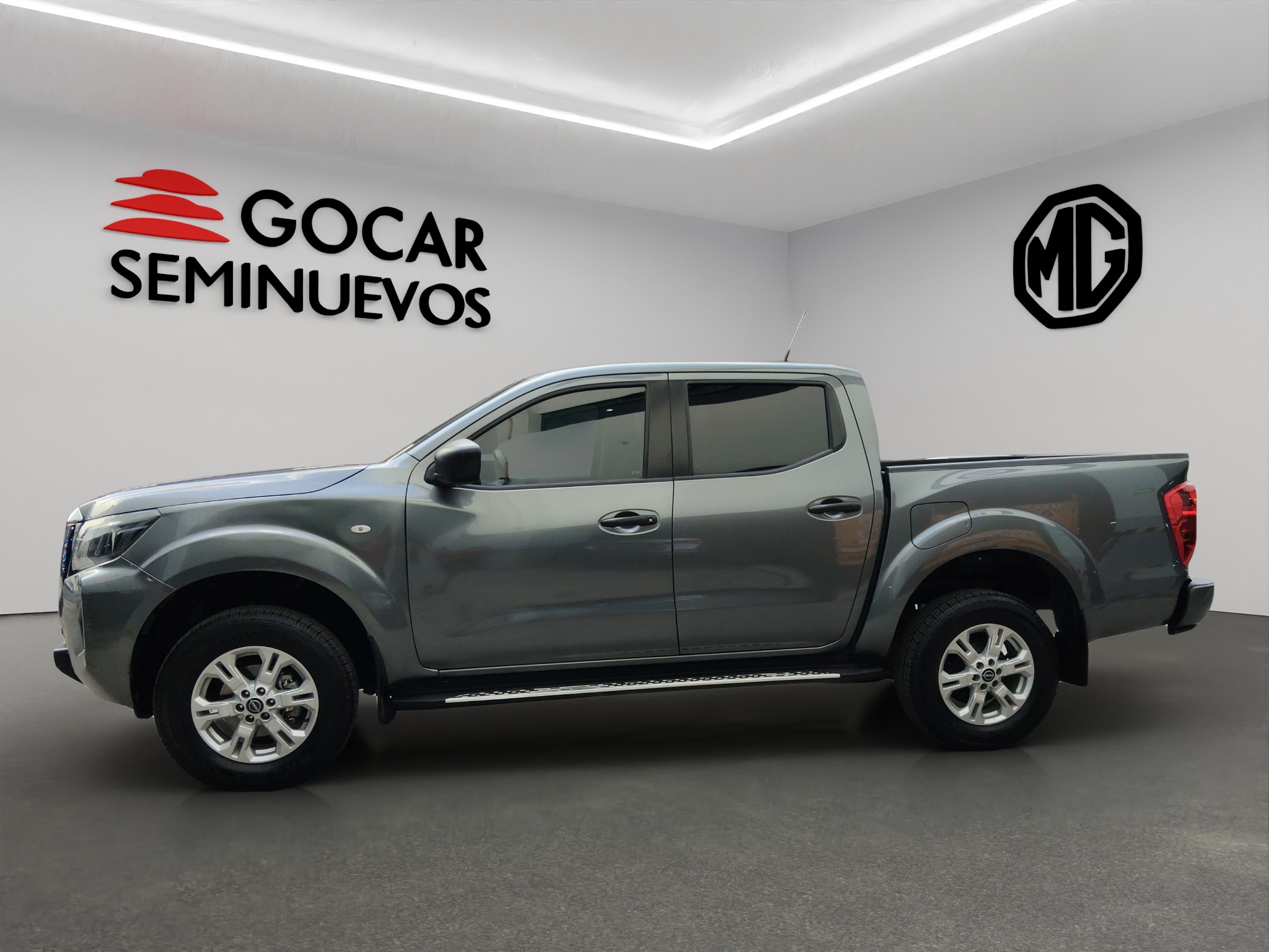 Nissan Comerciales Frontier y NP 300 Frontier Pick-Up 4 pts. Frontier XE, Doble Cab., L4, 2.5l, TM6, a/ac., VE, R-17 2024