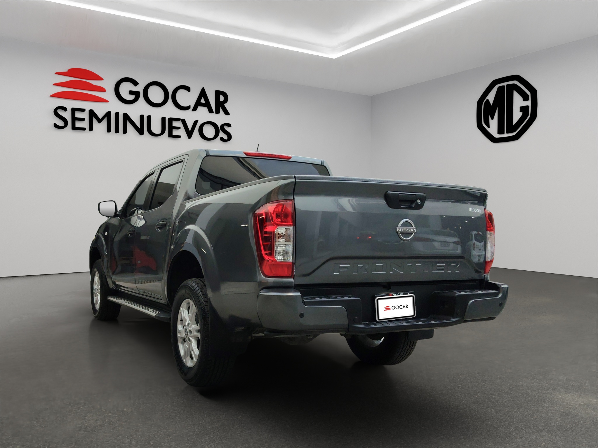 Nissan Comerciales Frontier y NP 300 Frontier Pick-Up 4 pts. Frontier XE, Doble Cab., L4, 2.5l, TM6, a/ac., VE, R-17 2024