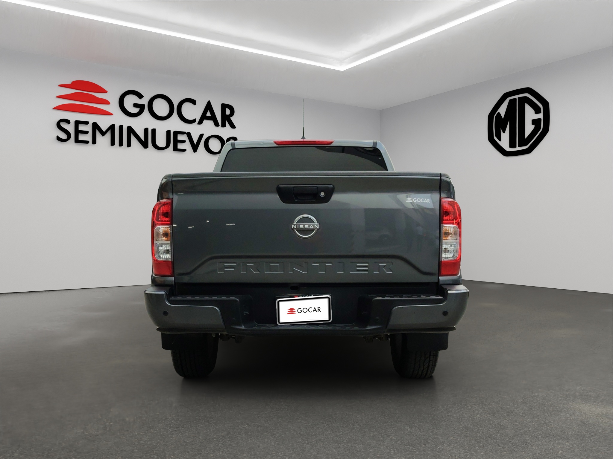 Nissan Comerciales Frontier y NP 300 Frontier Pick-Up 4 pts. Frontier XE, Doble Cab., L4, 2.5l, TM6, a/ac., VE, R-17 2024