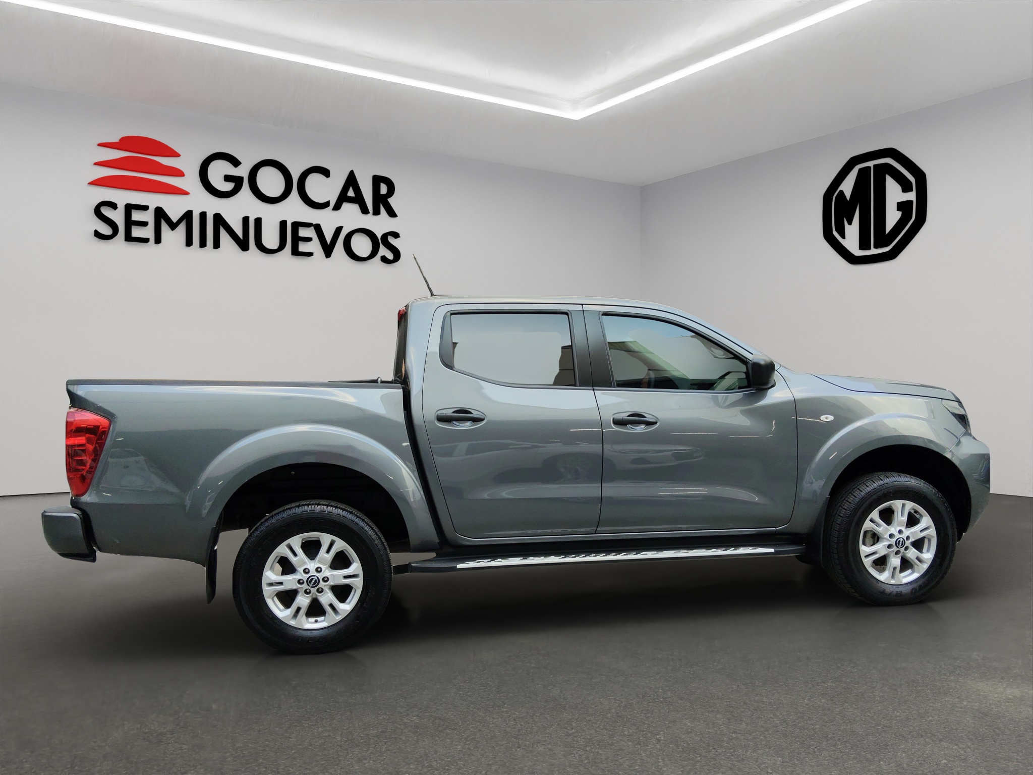Nissan Comerciales Frontier y NP 300 Frontier Pick-Up 4 pts. Frontier XE, Doble Cab., L4, 2.5l, TM6, a/ac., VE, R-17 2024