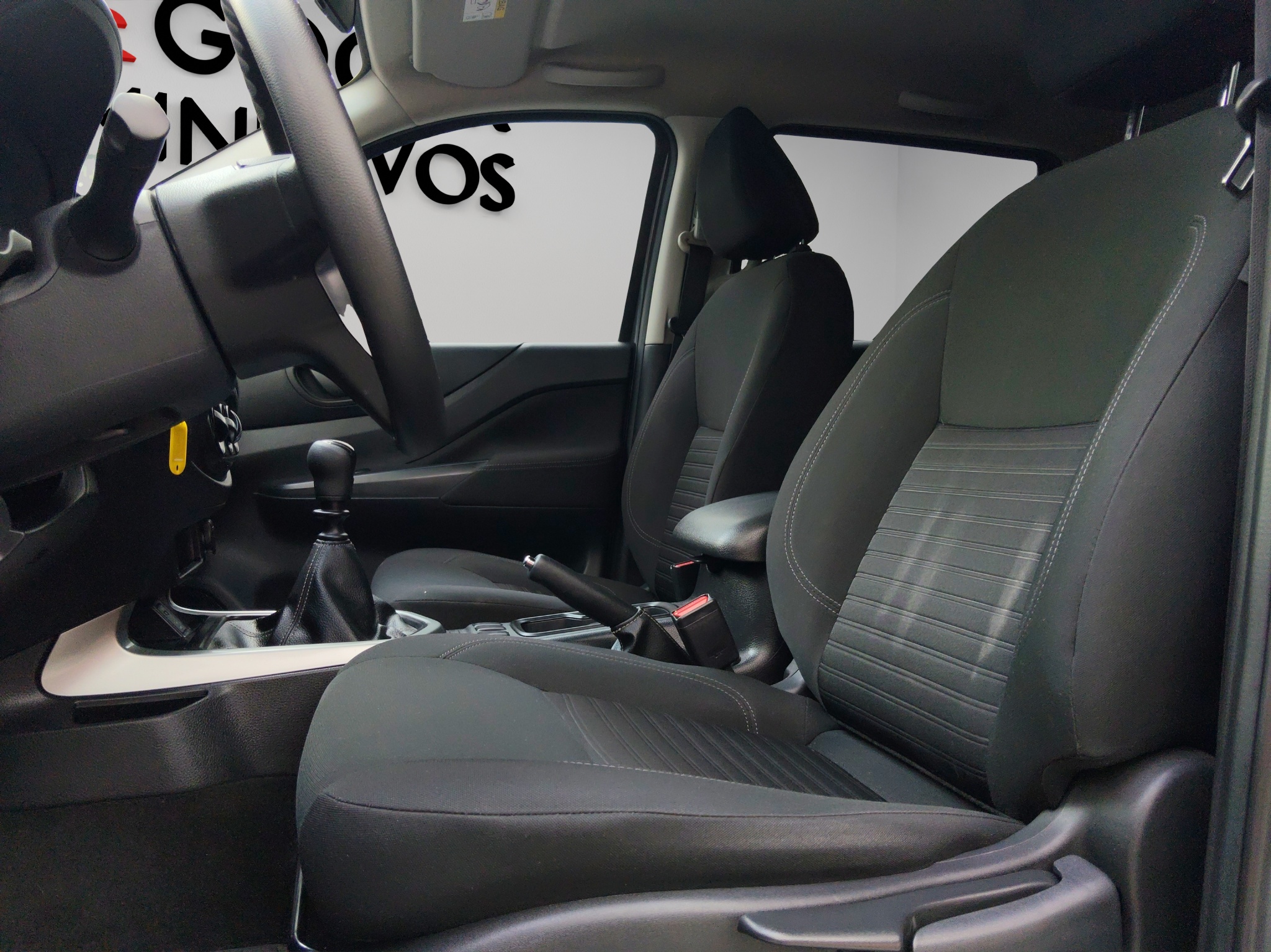 Nissan Comerciales Frontier y NP 300 Frontier Pick-Up 4 pts. Frontier XE, Doble Cab., L4, 2.5l, TM6, a/ac., VE, R-17 2024