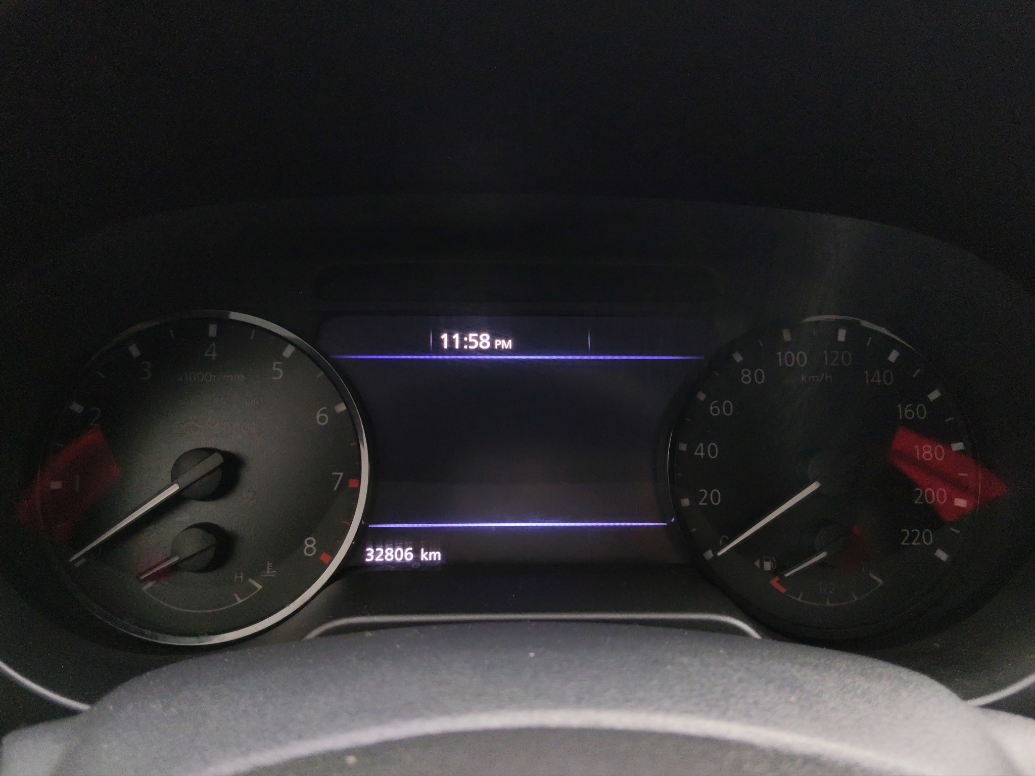 Nissan Comerciales Frontier y NP 300 Frontier Pick-Up 4 pts. Frontier XE, Doble Cab., L4, 2.5l, TM6, a/ac., VE, R-17 2024