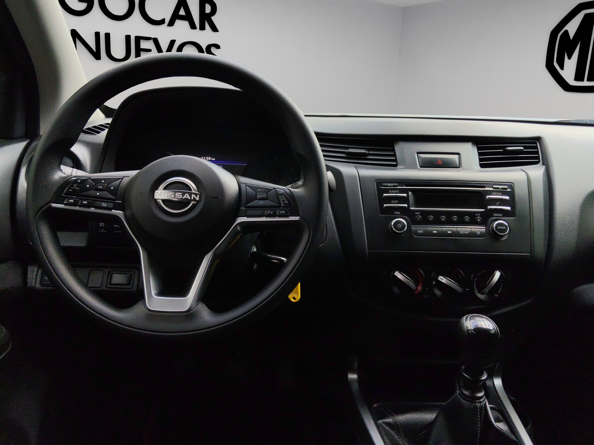 Nissan Comerciales Frontier y NP 300 Frontier Pick-Up 4 pts. Frontier XE, Doble Cab., L4, 2.5l, TM6, a/ac., VE, R-17 2024