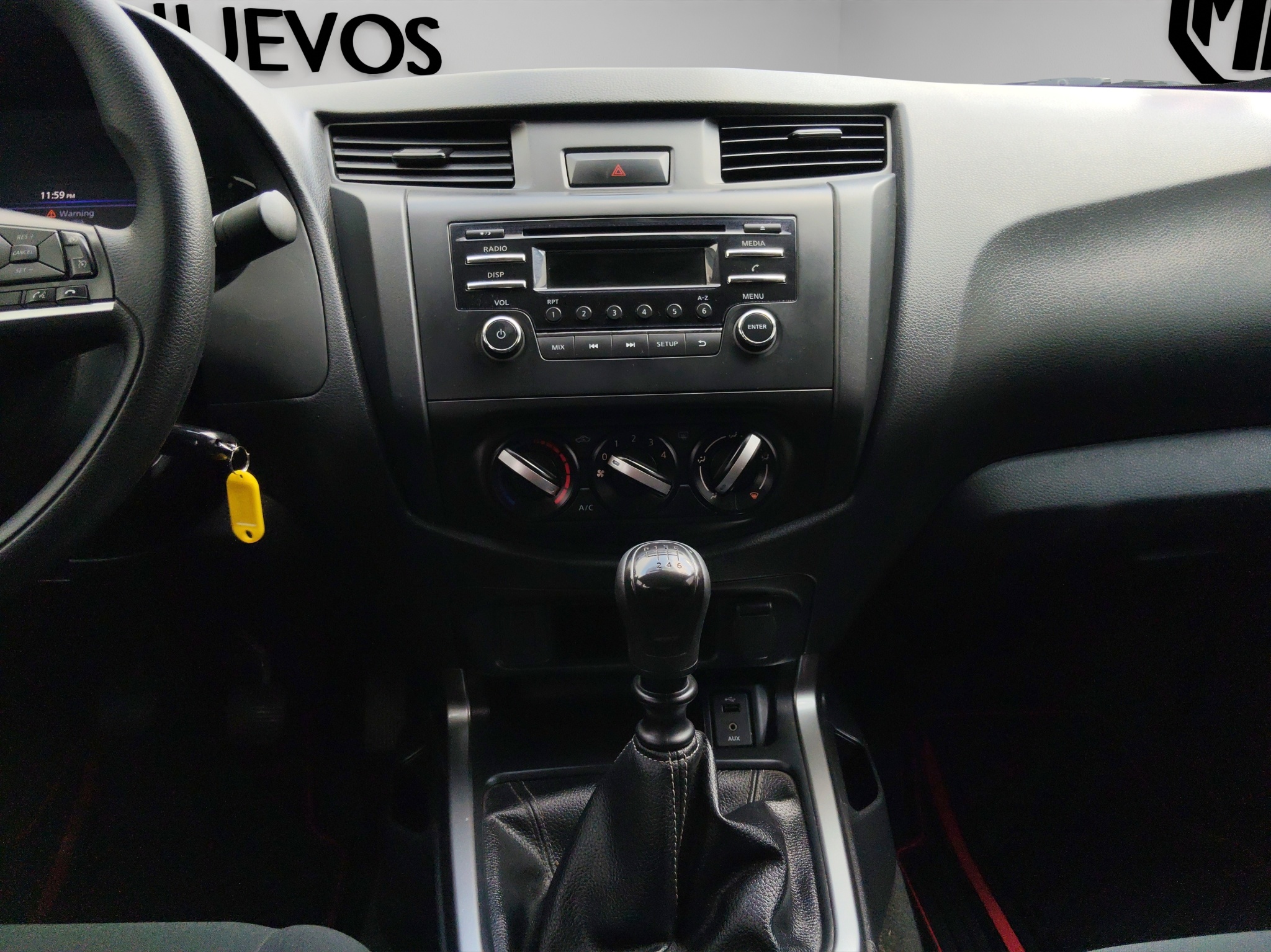 Nissan Comerciales Frontier y NP 300 Frontier Pick-Up 4 pts. Frontier XE, Doble Cab., L4, 2.5l, TM6, a/ac., VE, R-17 2024