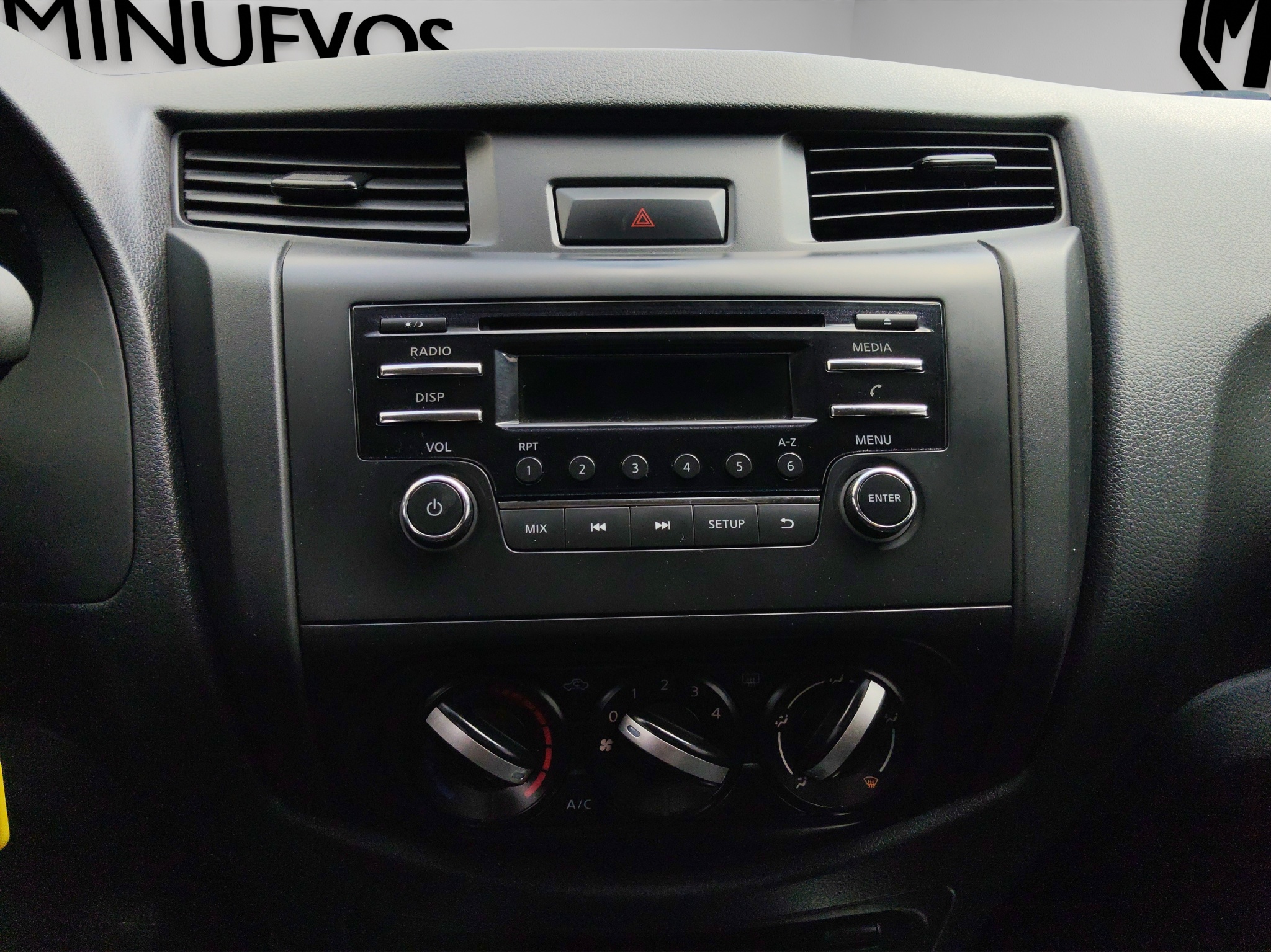 Nissan Comerciales Frontier y NP 300 Frontier Pick-Up 4 pts. Frontier XE, Doble Cab., L4, 2.5l, TM6, a/ac., VE, R-17 2024
