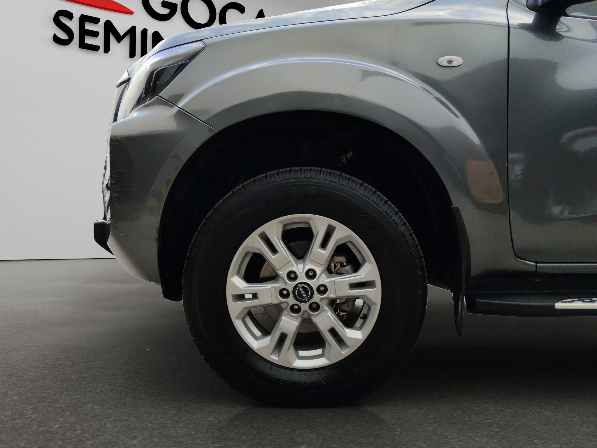 Nissan Comerciales Frontier y NP 300 Frontier Pick-Up 4 pts. Frontier XE, Doble Cab., L4, 2.5l, TM6, a/ac., VE, R-17 2024