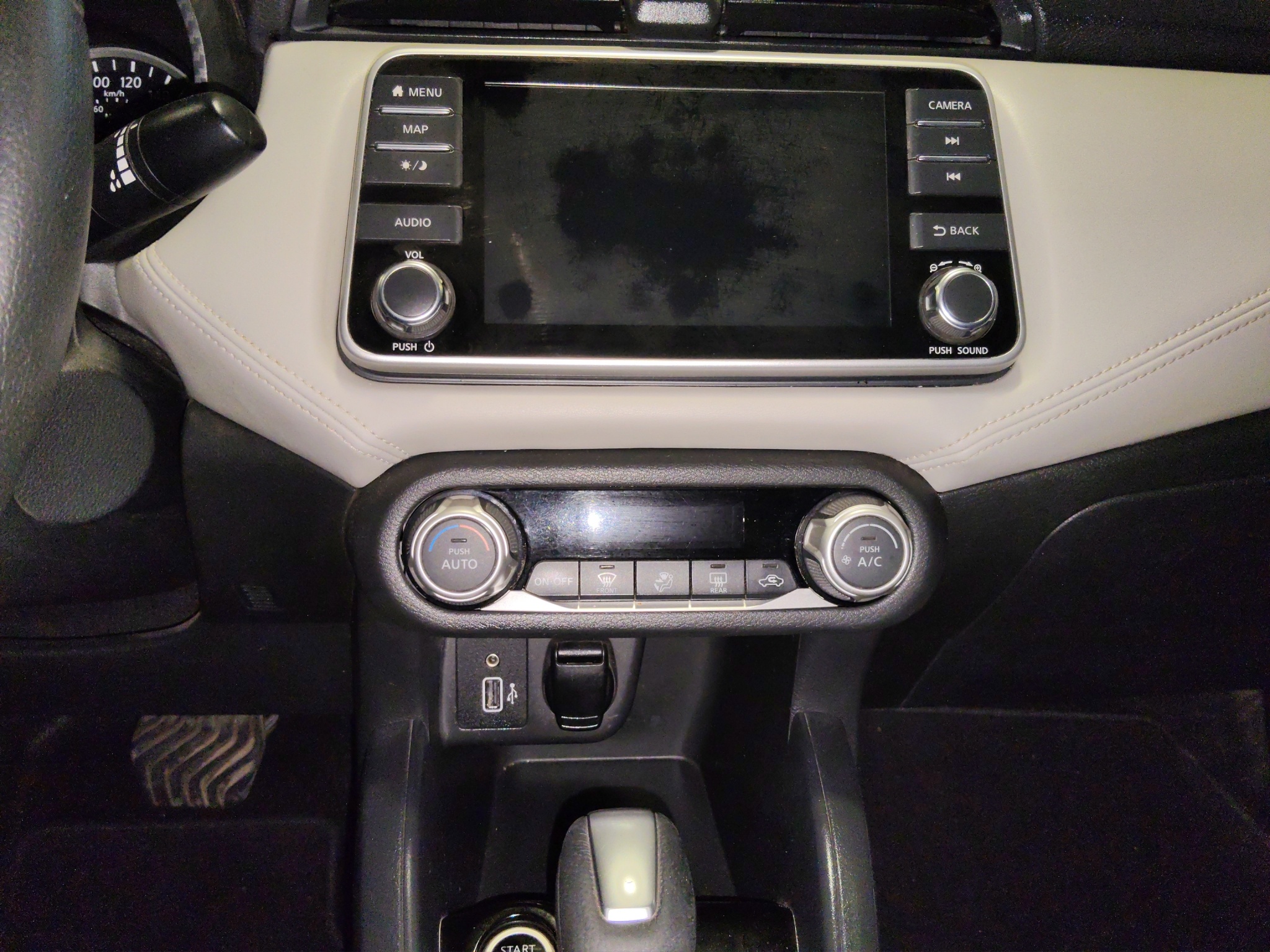 Nissan Versa 4 pts. Platinum, CVT, a/ac. Aut., VE, piel, GPS, f. led, RA-17 (línea nueva) 2020