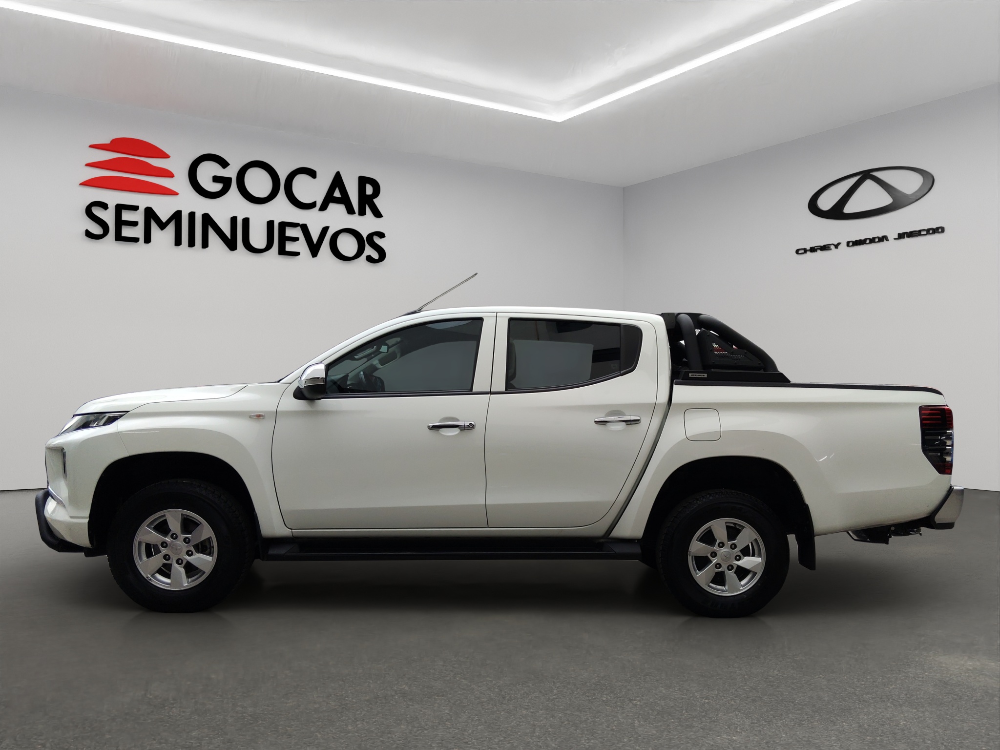 Mitsubishi Comerciales L200 Pick-Up 4 pts. GLX, Doble Cab., 2.4l, TM5 (línea anterior) 2024
