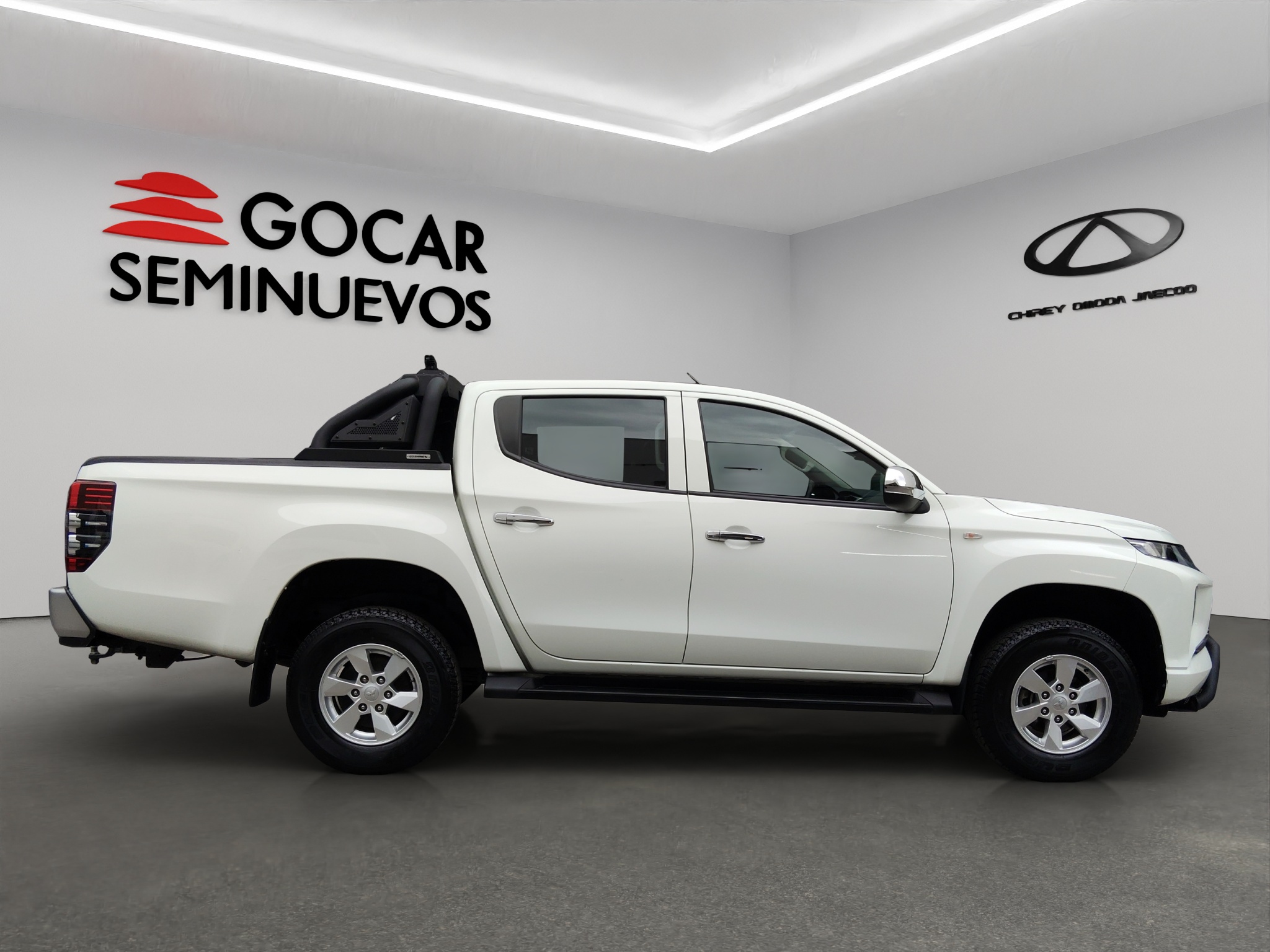 Mitsubishi Comerciales L200 Pick-Up 4 pts. GLX, Doble Cab., 2.4l, TM5 (línea anterior) 2024