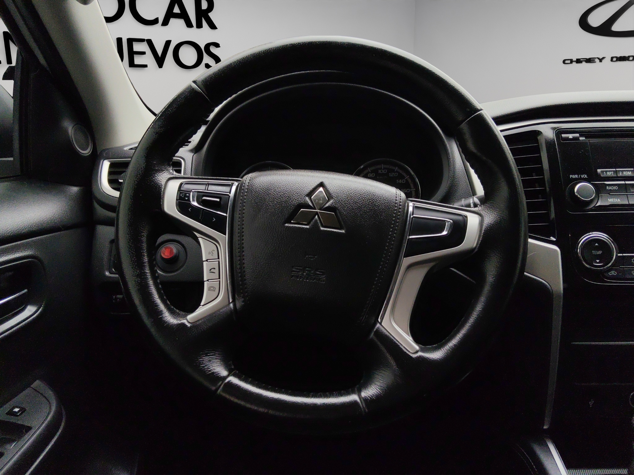 Mitsubishi Comerciales L200 Pick-Up 4 pts. GLX, Doble Cab., 2.4l, TM5 (línea anterior) 2024