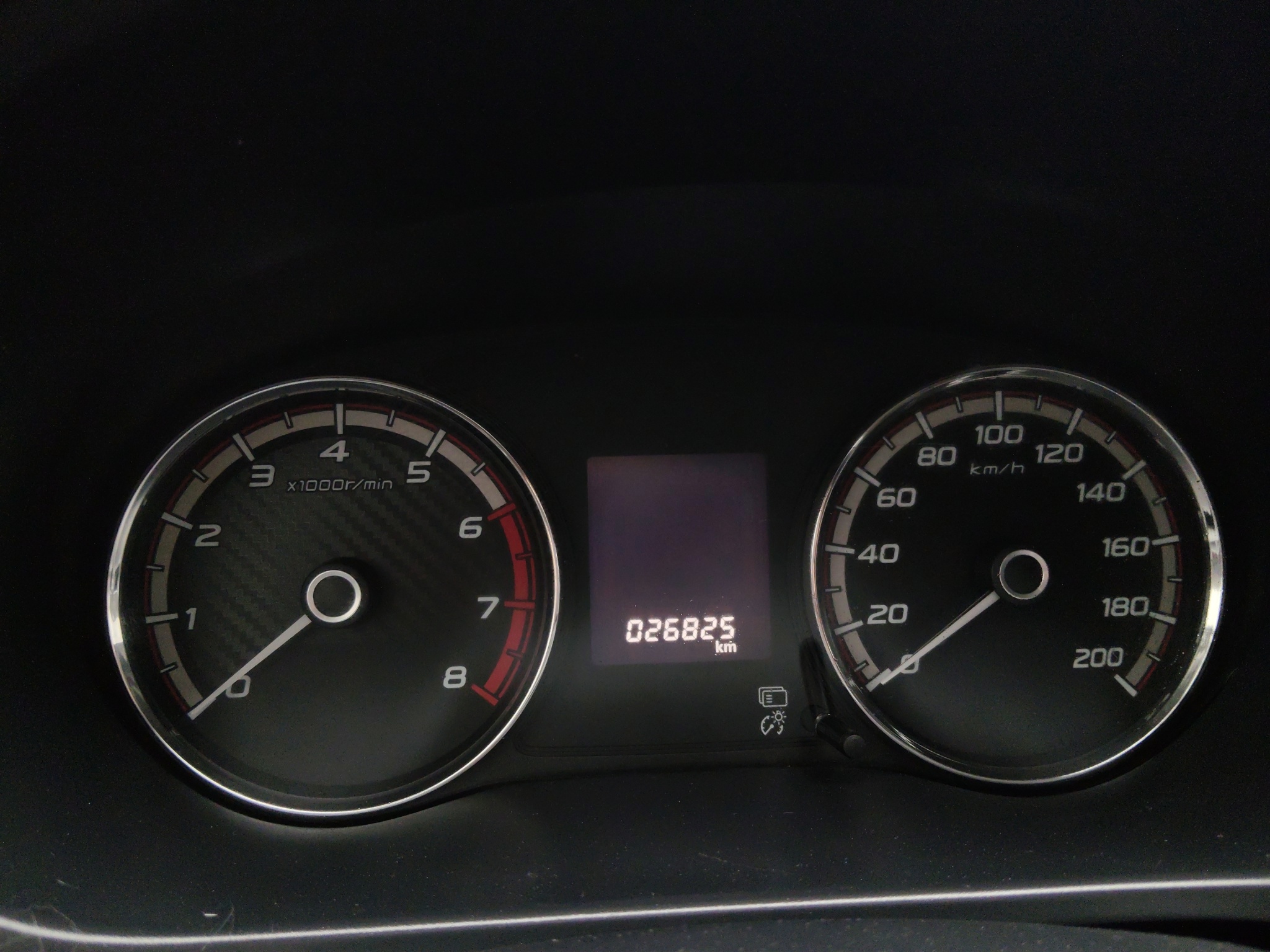 Mitsubishi Comerciales L200 Pick-Up 4 pts. GLX, Doble Cab., 2.4l, TM5 (línea anterior) 2024