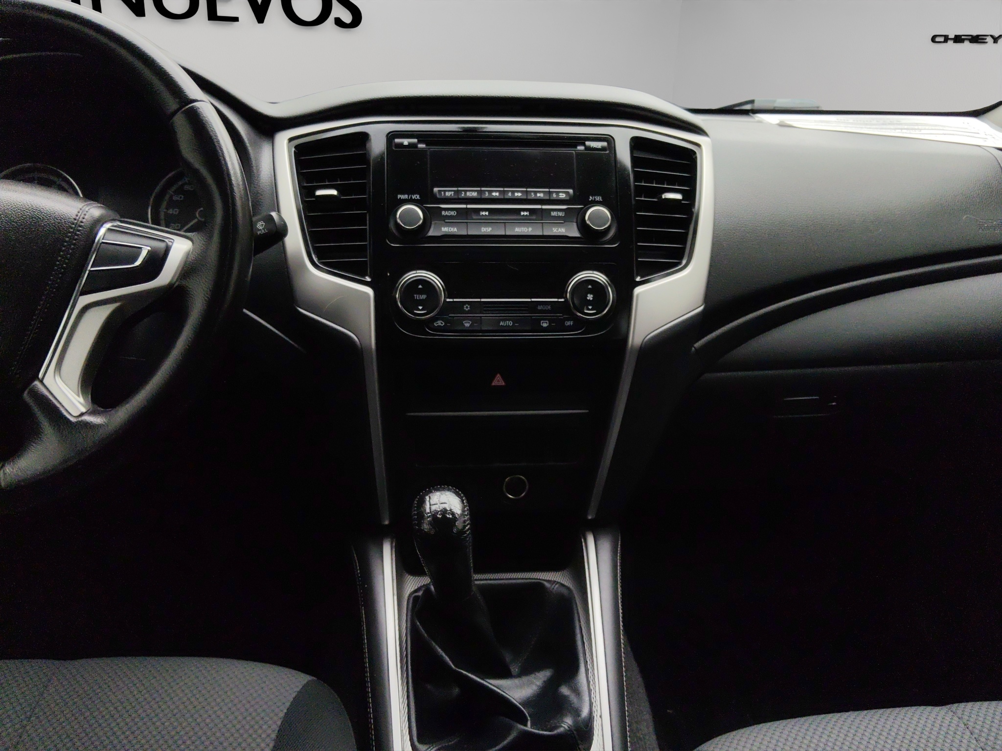 Mitsubishi Comerciales L200 Pick-Up 4 pts. GLX, Doble Cab., 2.4l, TM5 (línea anterior) 2024