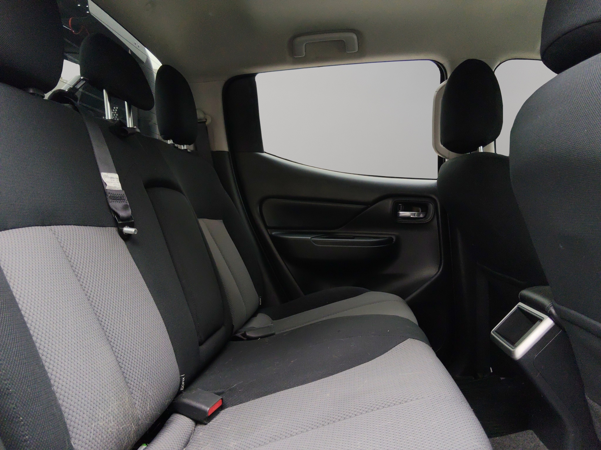 Mitsubishi Comerciales L200 Pick-Up 4 pts. GLX, Doble Cab., 2.4l, TM5 (línea anterior) 2024
