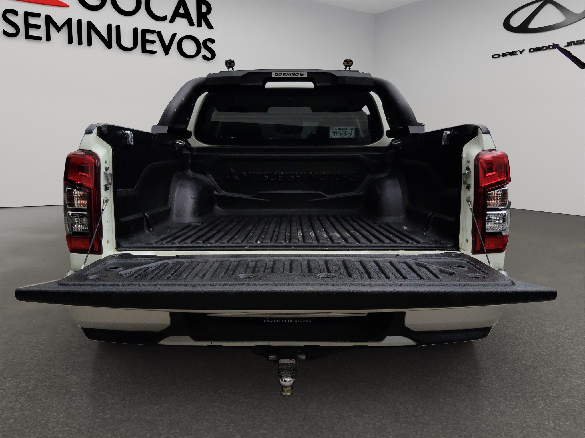 Mitsubishi Comerciales L200 Pick-Up 4 pts. GLX, Doble Cab., 2.4l, TM5 (línea anterior) 2024