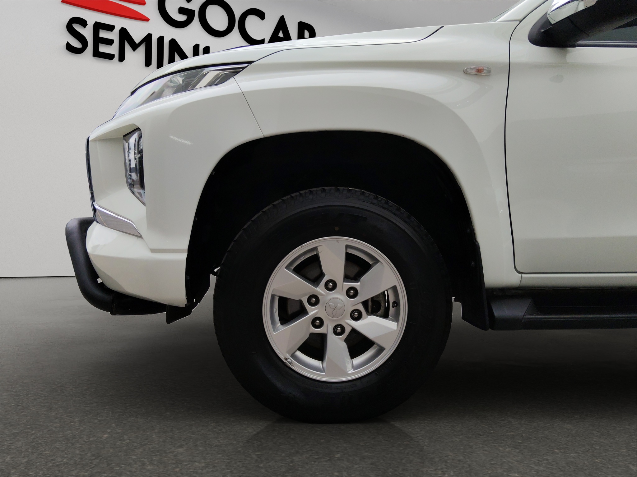 Mitsubishi Comerciales L200 Pick-Up 4 pts. GLX, Doble Cab., 2.4l, TM5 (línea anterior) 2024