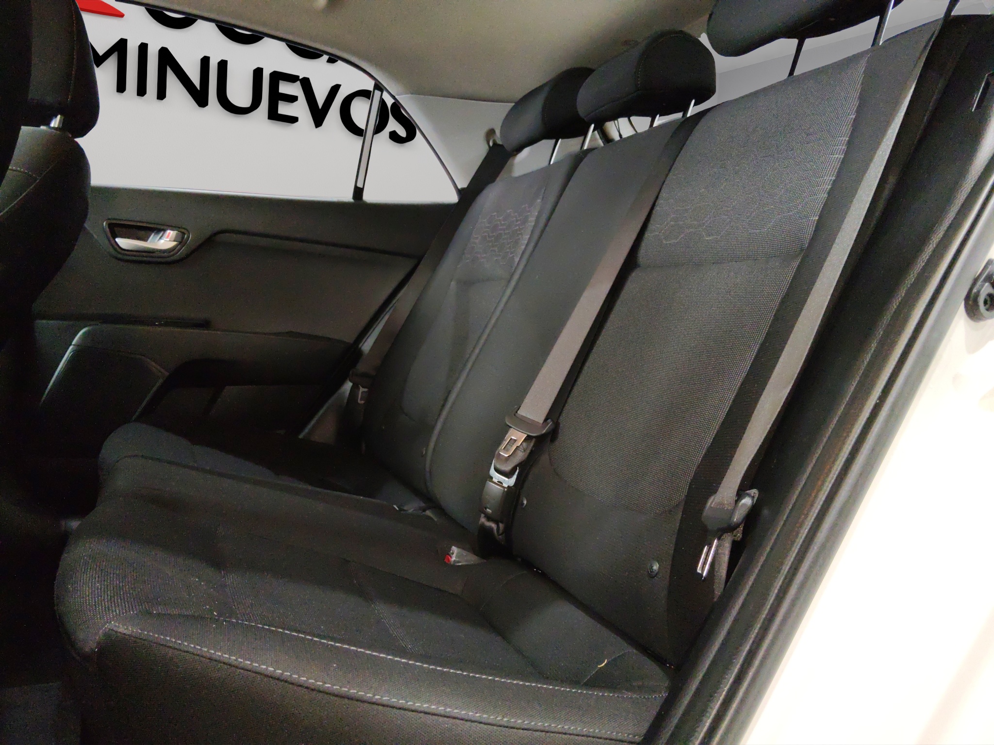 KIA Rio 5 pts. HB EX, TA, VE, f. niebla, RA-15 (línea nueva) 2018