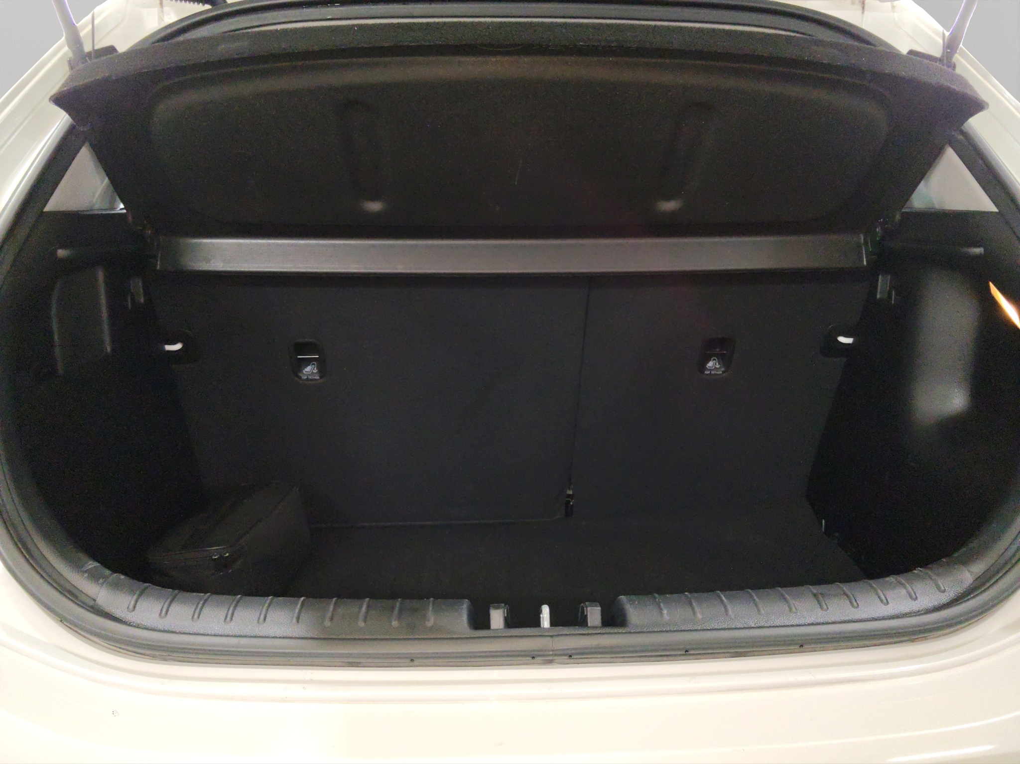 KIA Rio 5 pts. HB EX, TA, VE, f. niebla, RA-15 (línea nueva) 2018