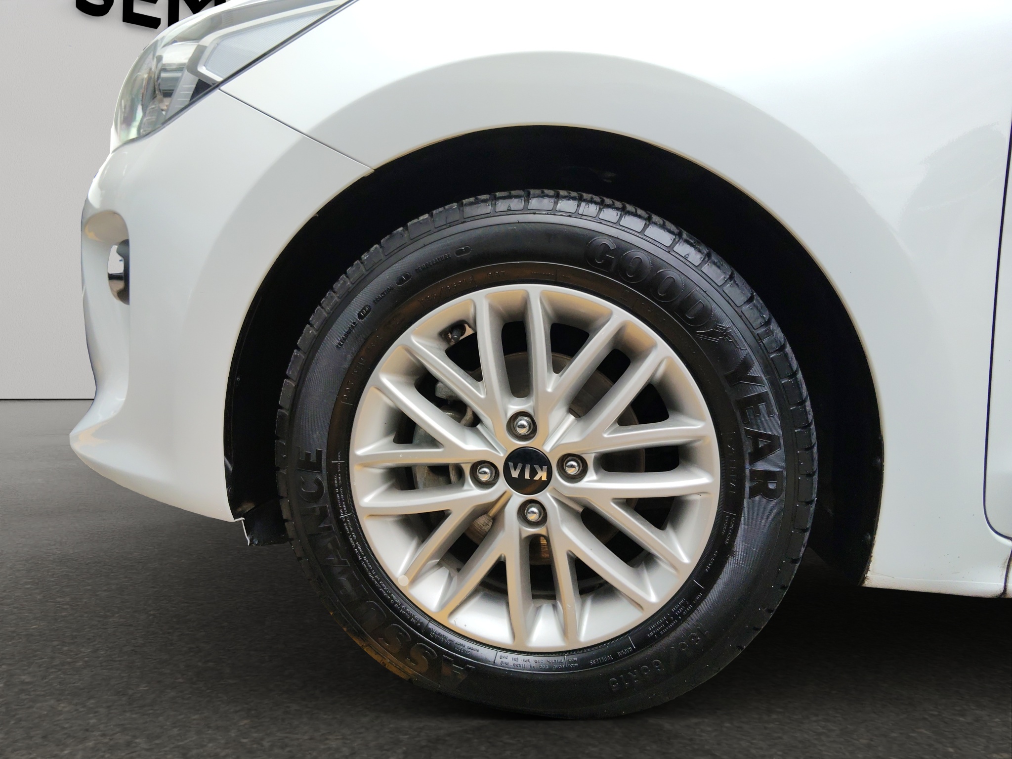 KIA Rio 5 pts. HB EX, TA, VE, f. niebla, RA-15 (línea nueva) 2018