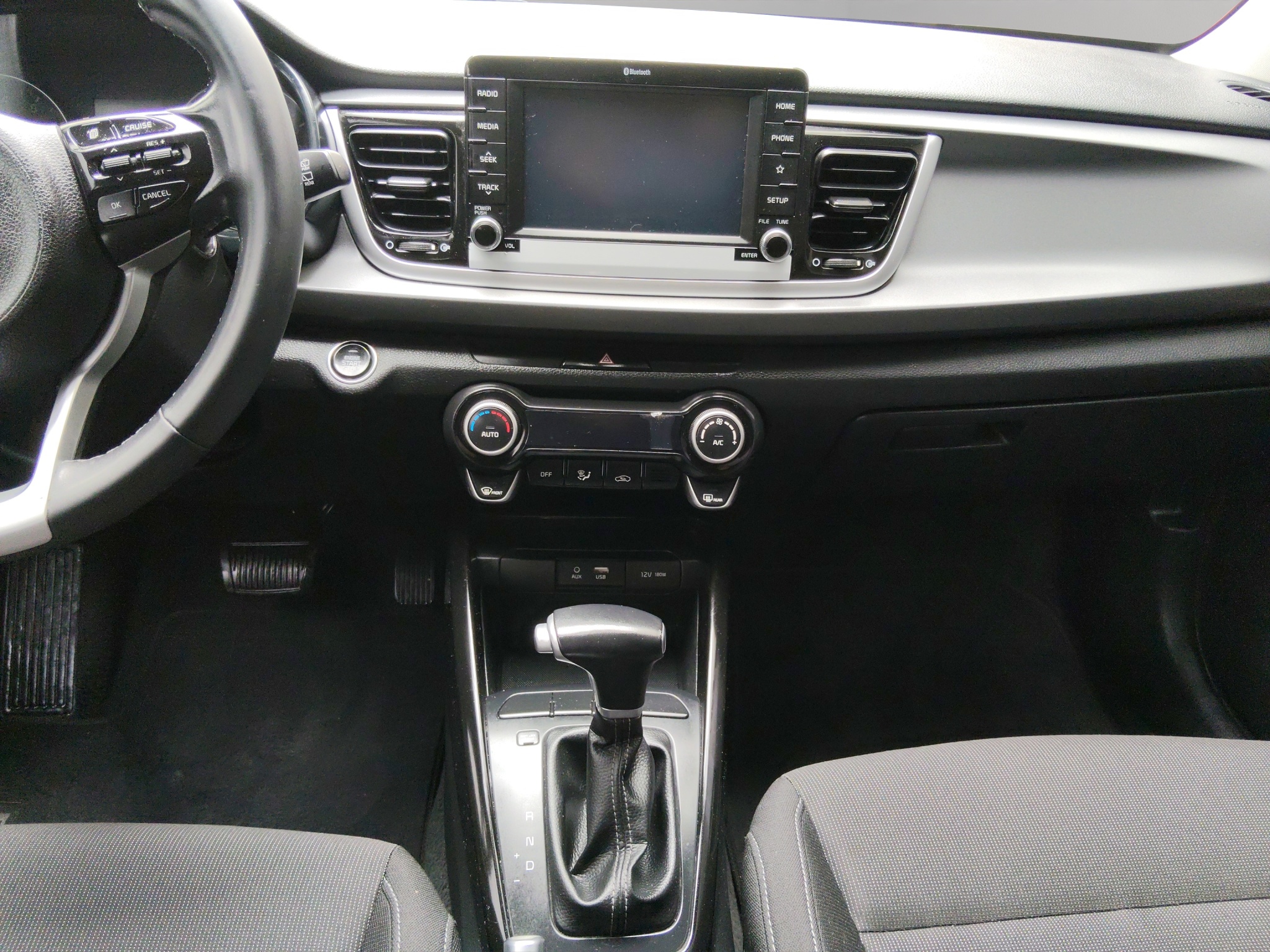 KIA Rio 5 pts. HB EX, TA, VE, f. niebla, RA-15 (línea nueva) 2018