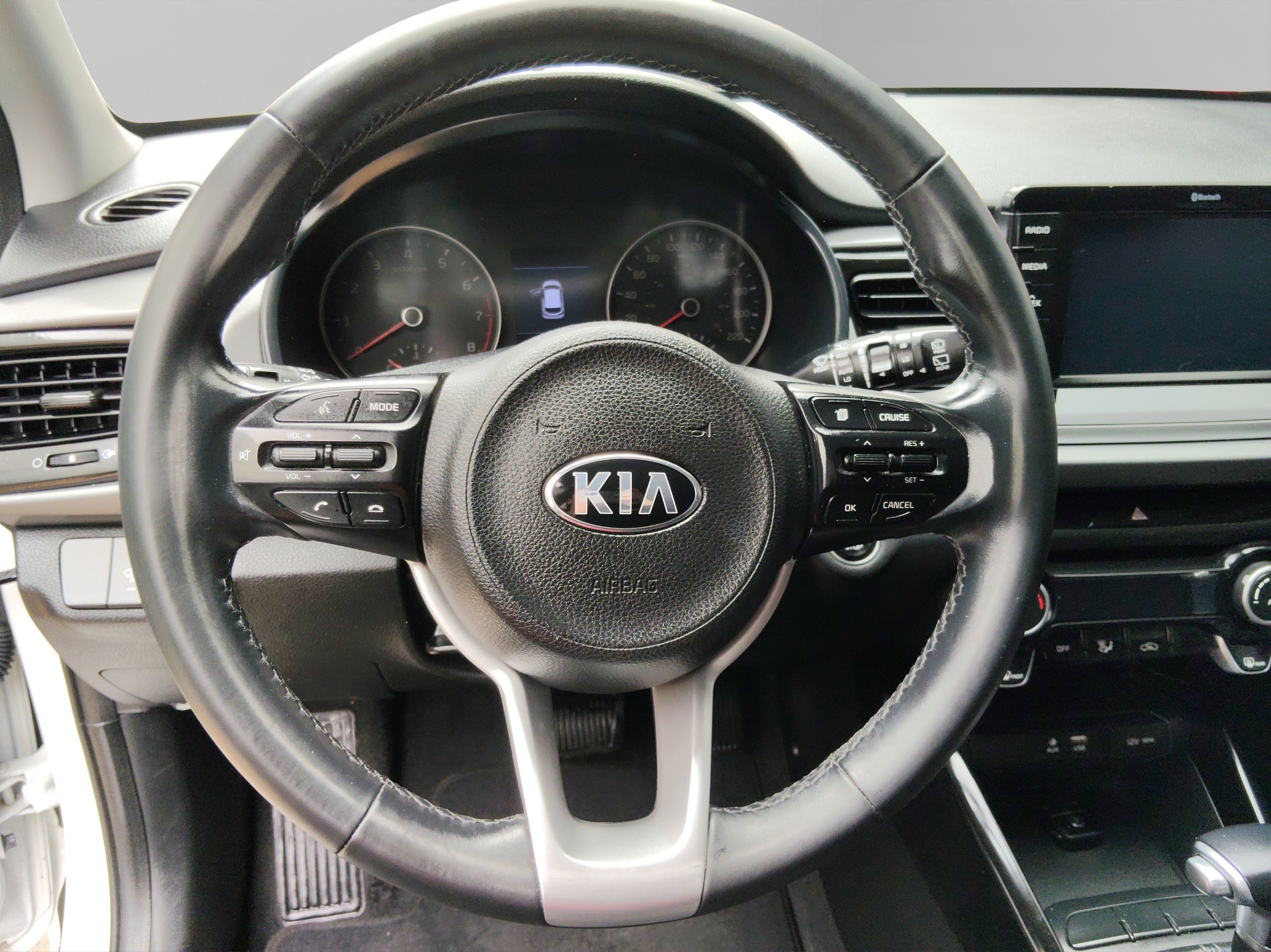 KIA Rio 5 pts. HB EX, TA, VE, f. niebla, RA-15 (línea nueva) 2018