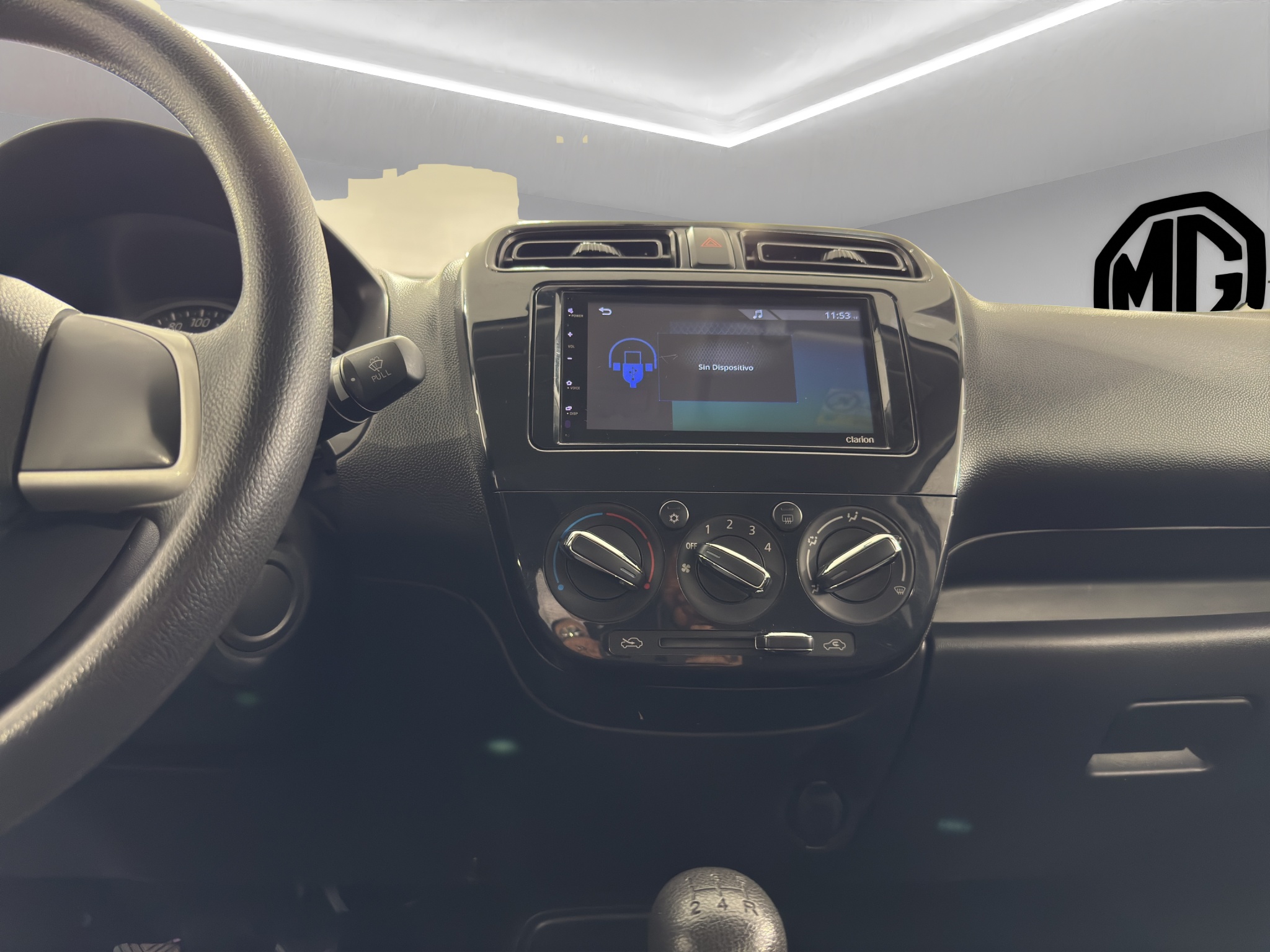 Dodge Attitude 4 pts. SE, 1.2l, TM5, a/ac., VE del., R-14 2023