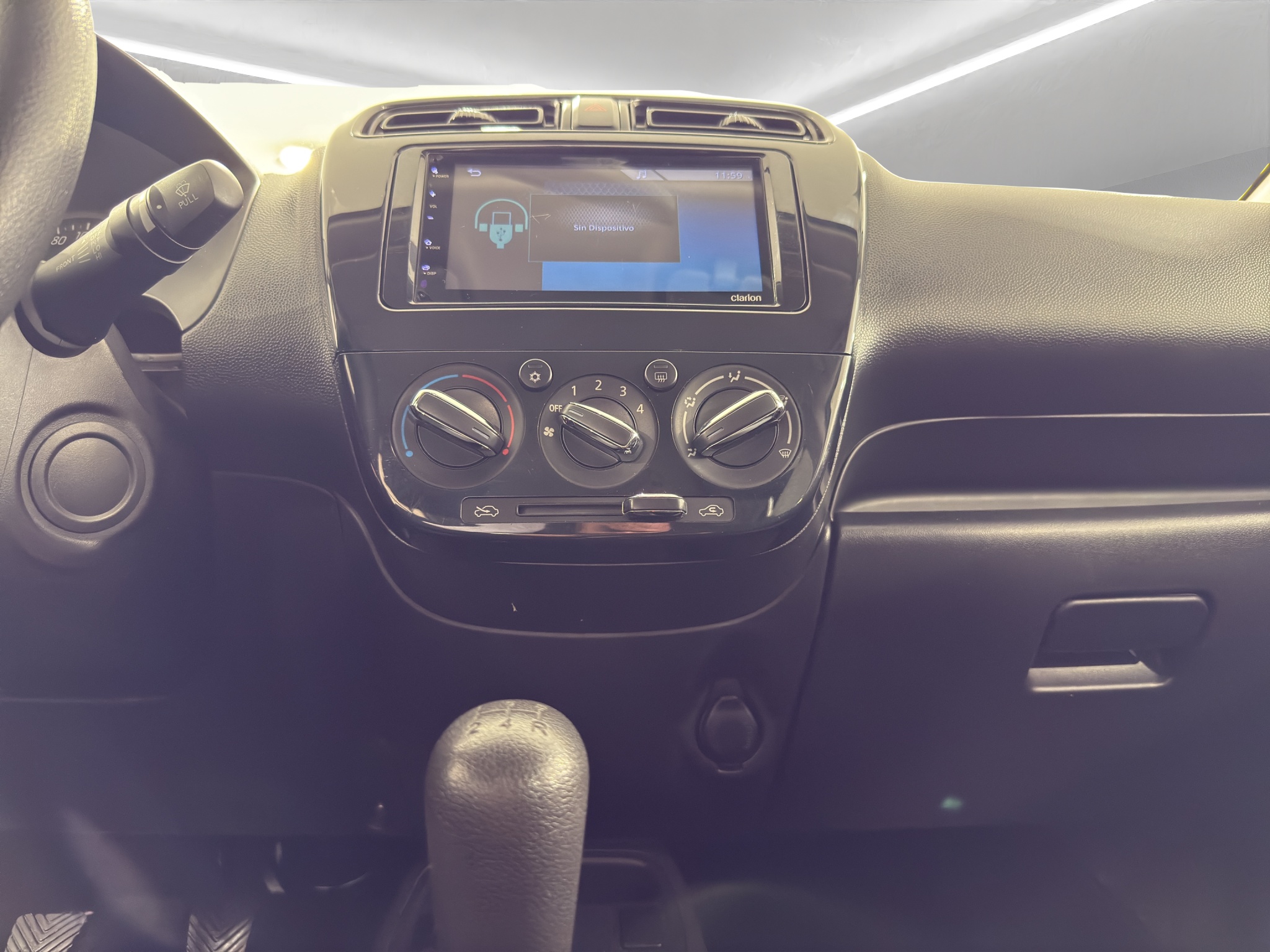 Dodge Attitude 4 pts. SE, 1.2l, TM5, a/ac., VE del., R-14 2023