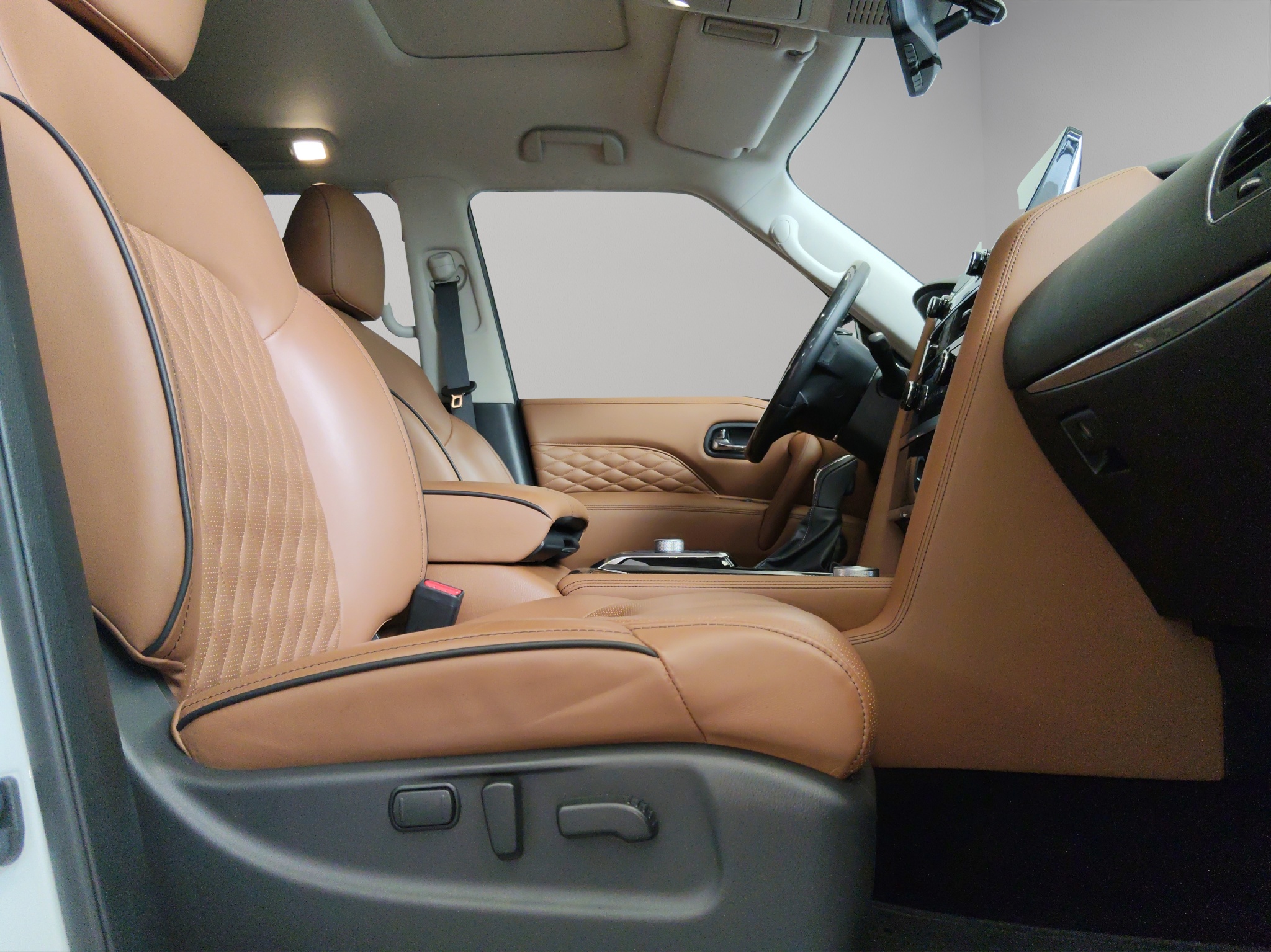 Infiniti QX80  4x4 5 pts. V8, TA, piel, QC, s. Bose, 7 y 8 pas., RA-22 (línea anterior) 2024