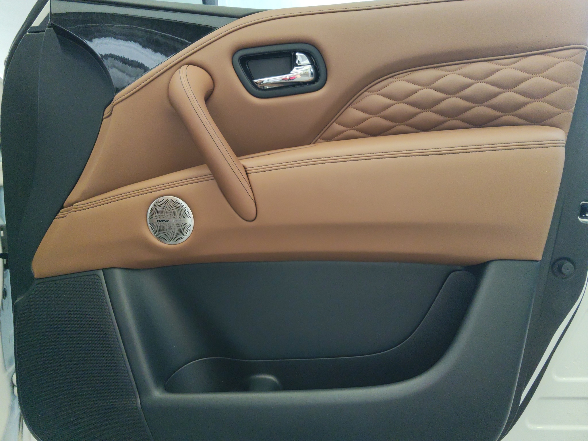 Infiniti QX80  4x4 5 pts. V8, TA, piel, QC, s. Bose, 7 y 8 pas., RA-22 (línea anterior) 2024