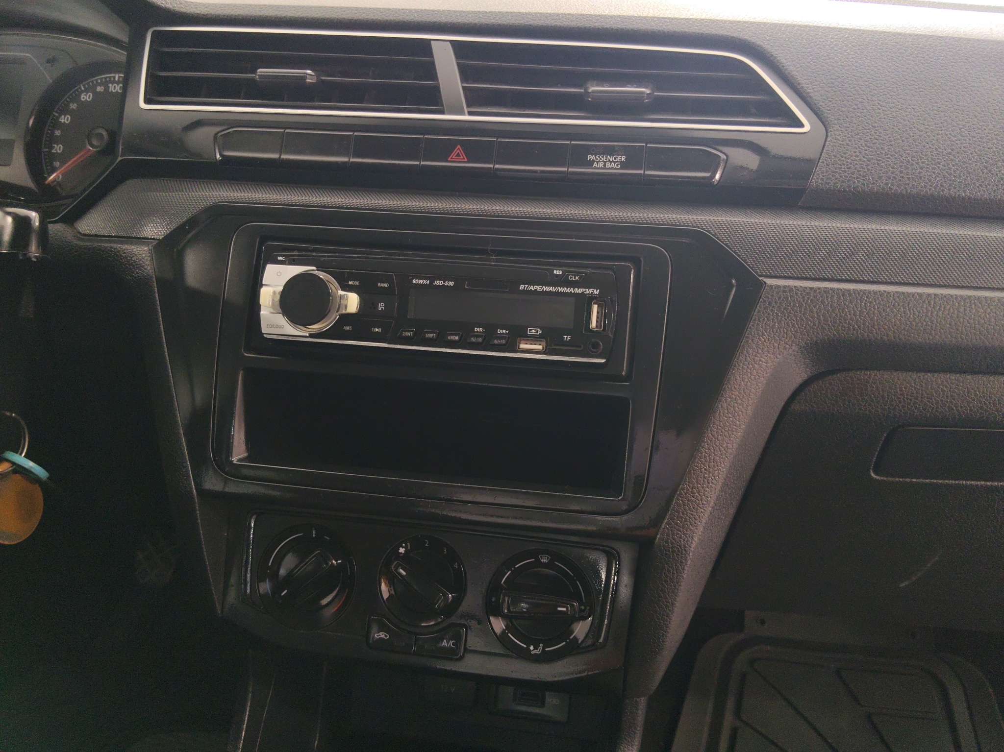 Volkswagen Comerciales Saveiro Pick-Up 2 pts. Robust, Cab. Sencilla, TM5, a/ac., R-14 (línea anterior) 2023