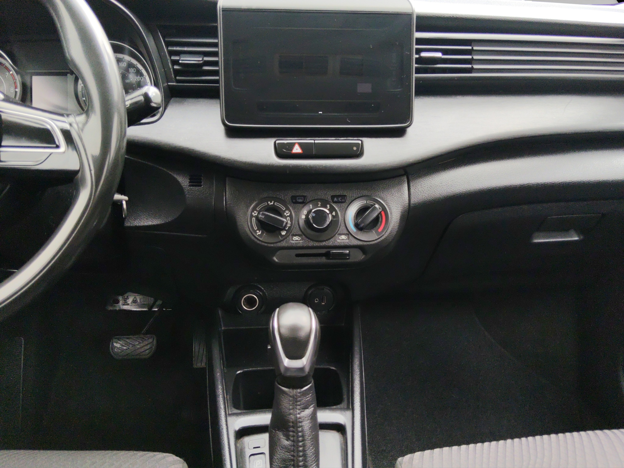 Suzuki Ertiga Minivan 5 pts. GLX, 1.5l, TA, a/ac. Aut., f. niebla, RA-15 2021