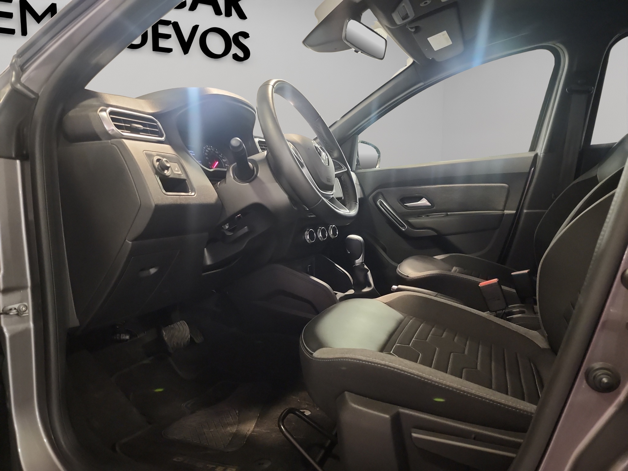 Renault Duster  5 pts. Iconic, 1.3T, TA, a/ac. Aut., VE, f. niebla, RA-17 2023