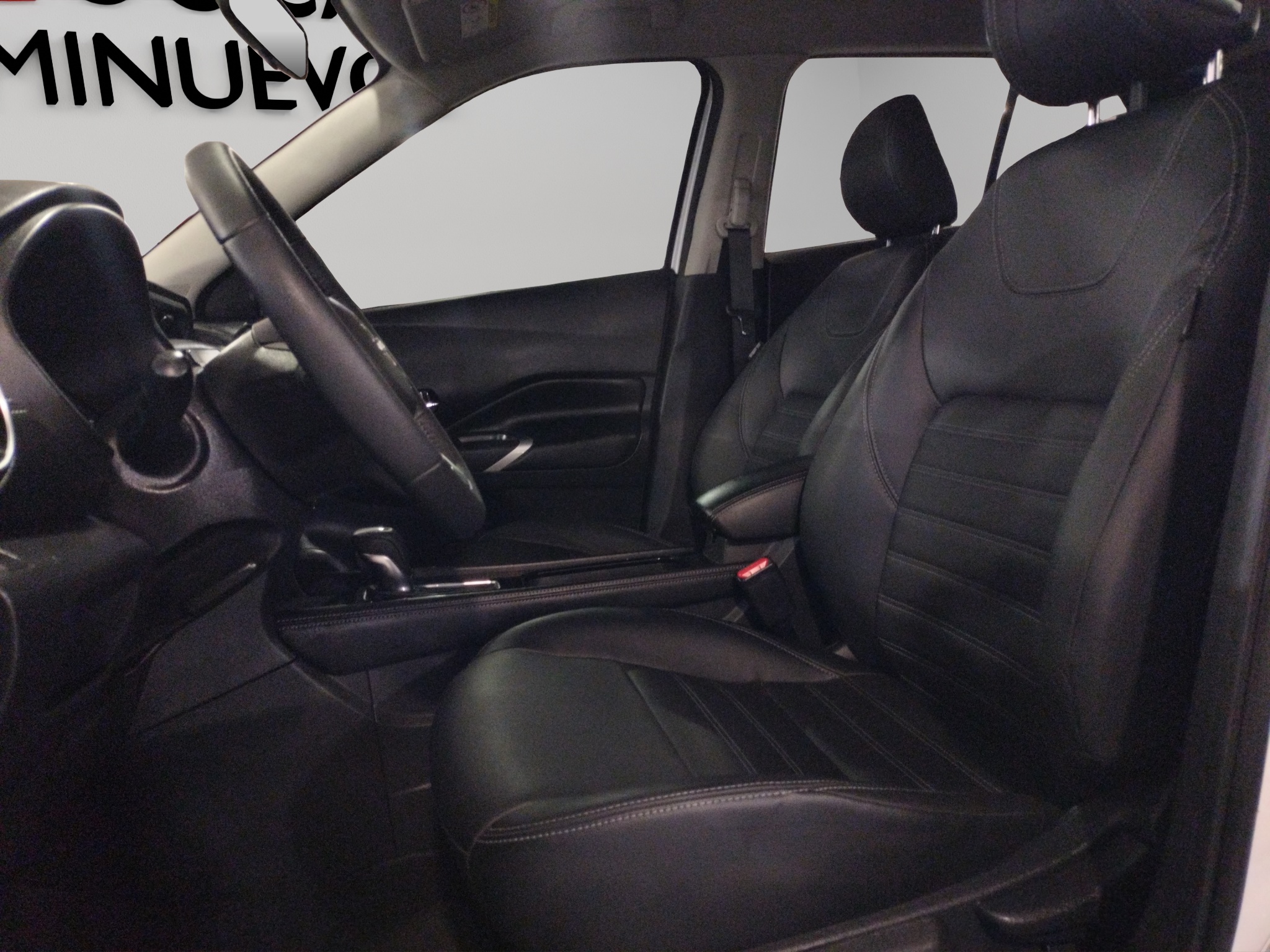 Nissan Kicks  5 pts. Platinum, 1.6l, TA, a/ac. Aut., piel, GPS, RA-18 (línea anterior) 2024