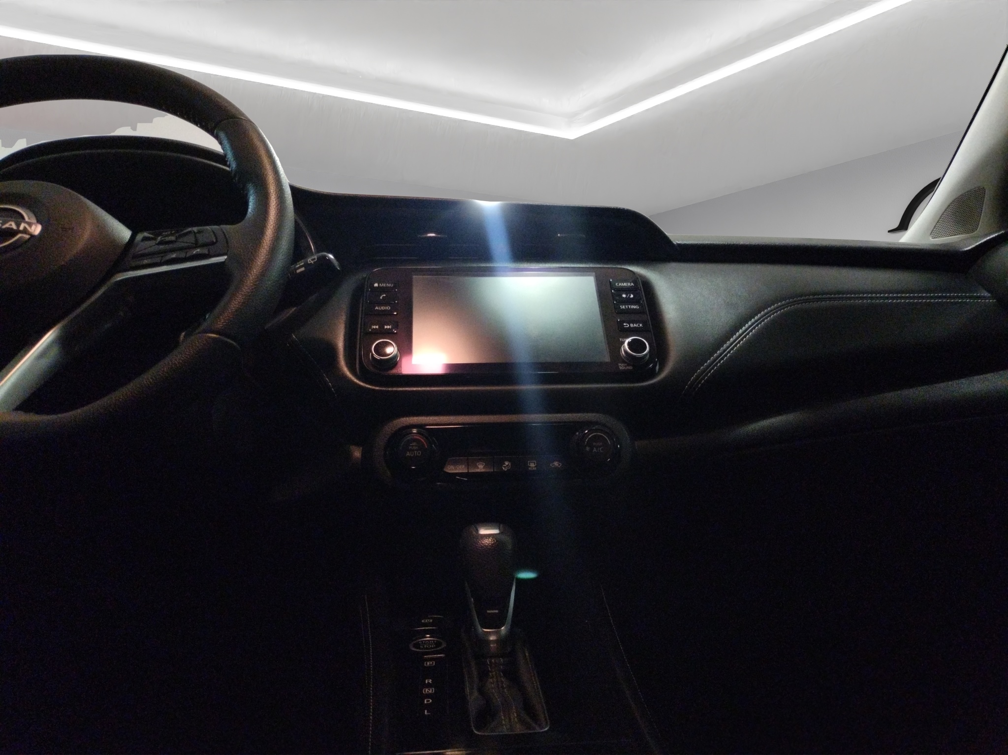 Nissan Kicks  5 pts. Platinum, 1.6l, TA, a/ac. Aut., piel, GPS, RA-18 (línea anterior) 2024