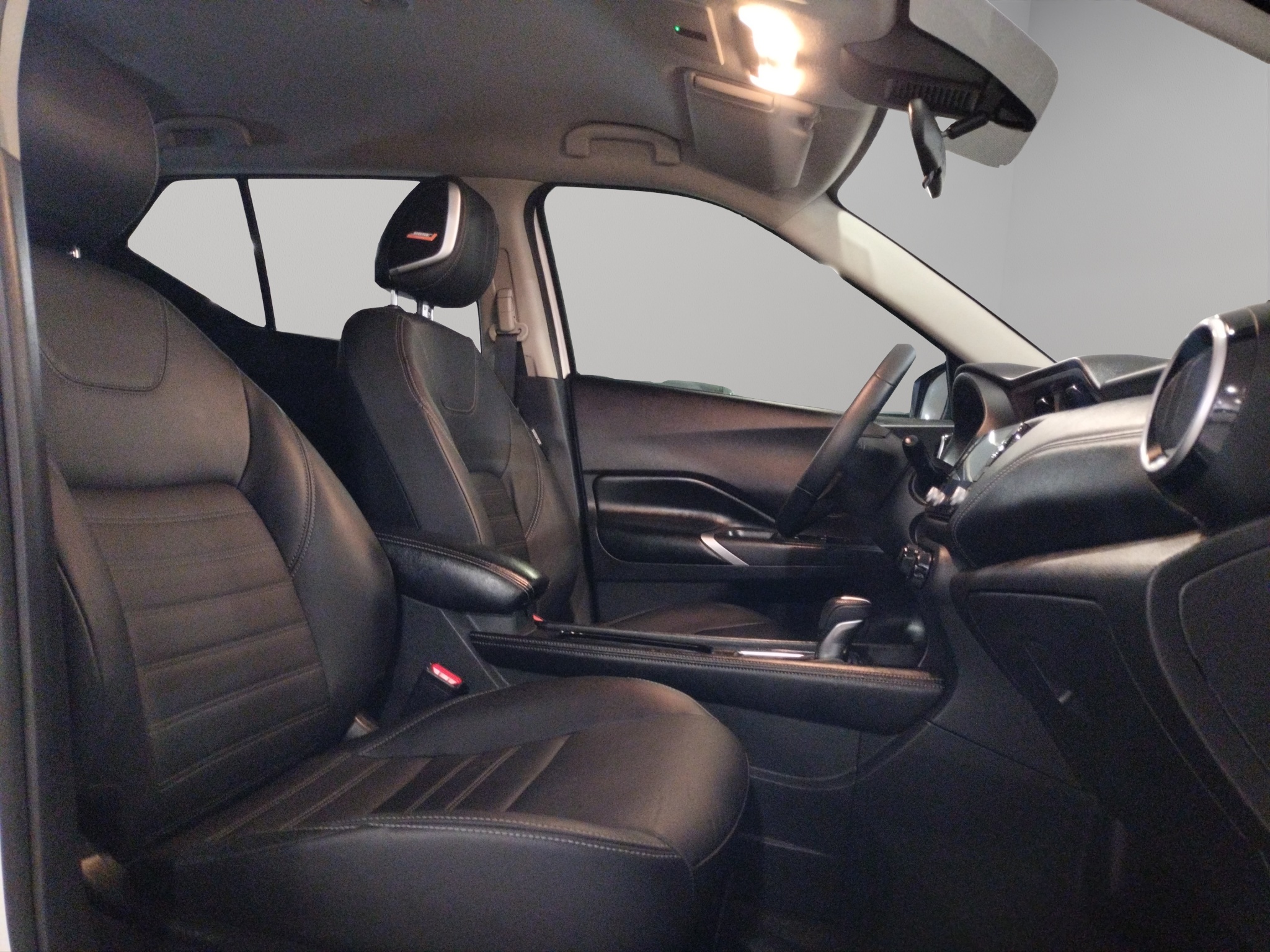 Nissan Kicks  5 pts. Platinum, 1.6l, TA, a/ac. Aut., piel, GPS, RA-18 (línea anterior) 2024