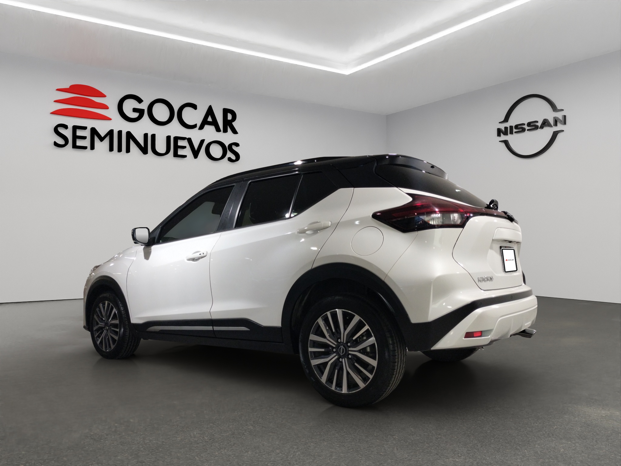 Nissan Kicks  5 pts. Platinum, 1.6l, TA, a/ac. Aut., piel, GPS, RA-18 (línea anterior) 2024